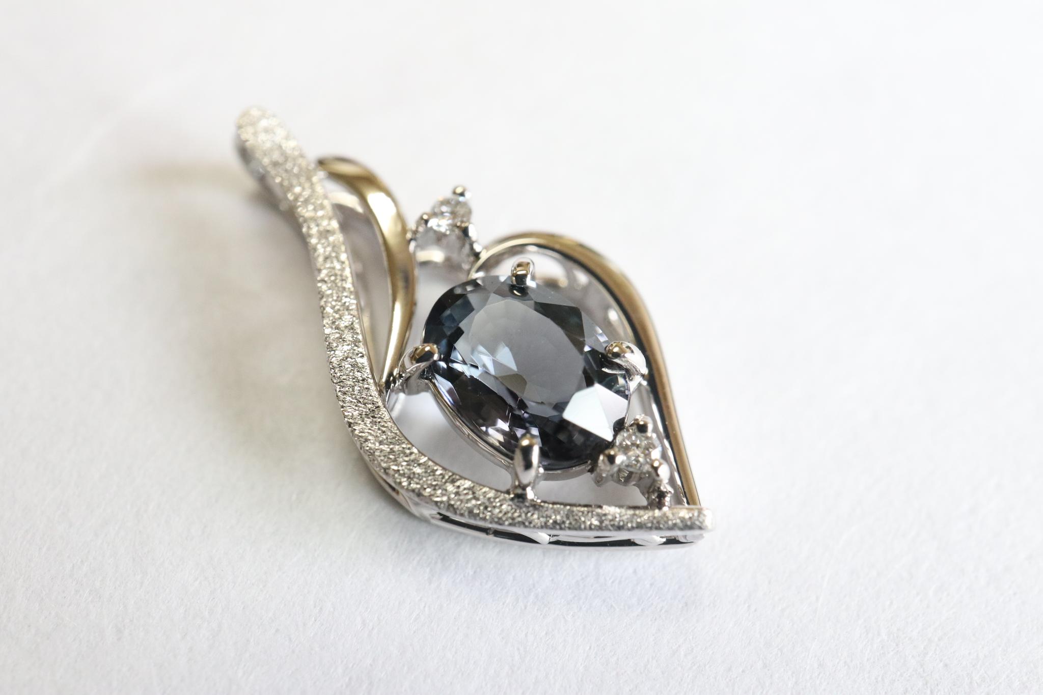 ブルーイッシュグレースピネル　森羅スタンダードタイプ　スターダスト梨地ペンダントトップ　プラチナ９００ | 14枚目