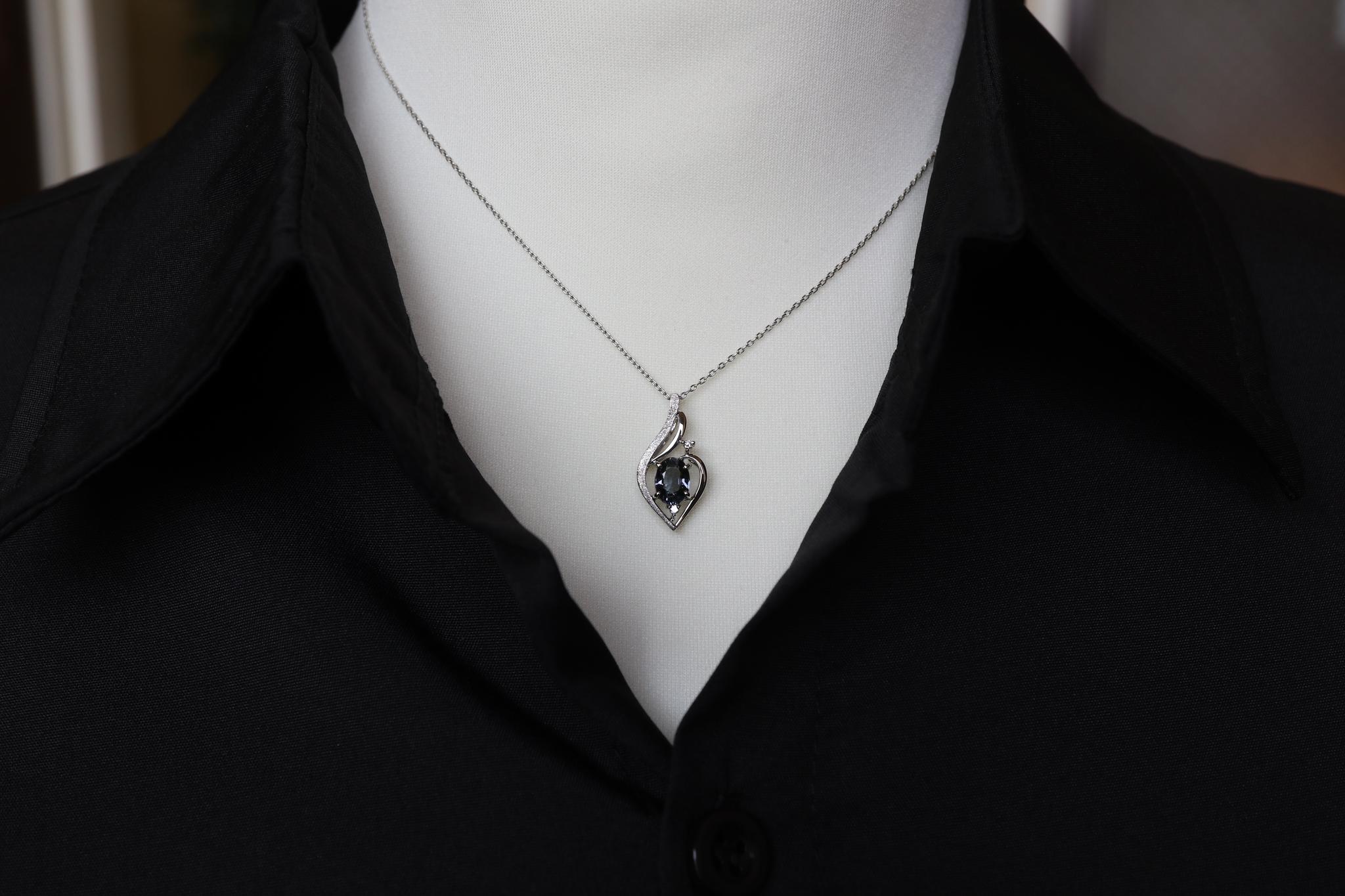 ブルーイッシュグレースピネル　森羅スタンダードタイプ　スターダスト梨地ペンダントトップ　プラチナ９００ | 2枚目