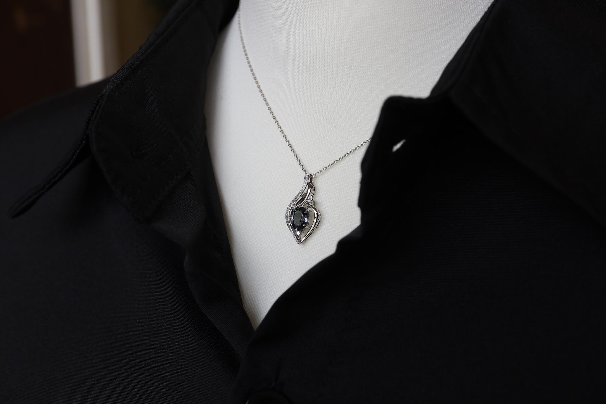 ブルーイッシュグレースピネル　森羅スタンダードタイプ　スターダスト梨地ペンダントトップ　プラチナ９００ | 3枚目