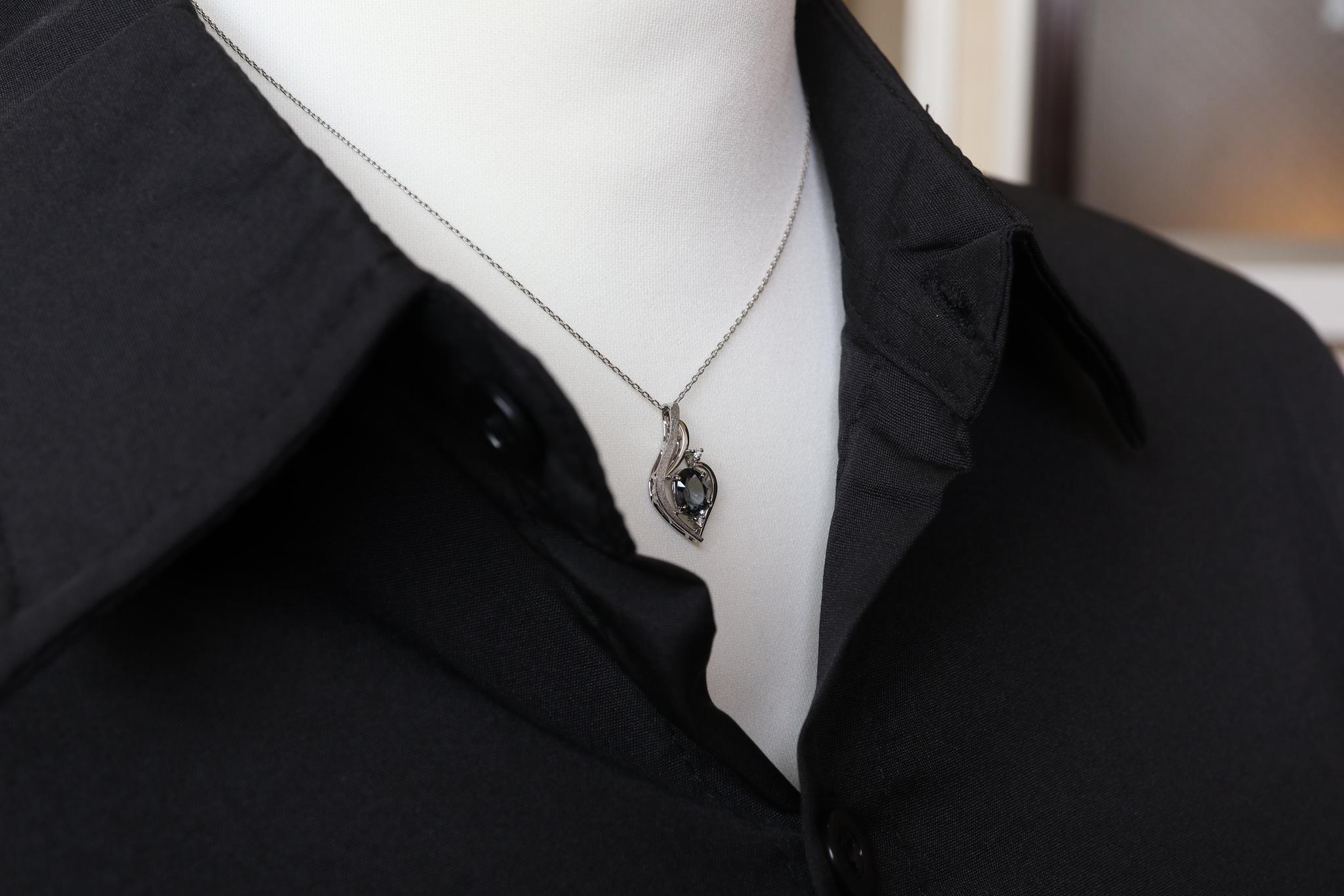 ブルーイッシュグレースピネル　森羅スタンダードタイプ　スターダスト梨地ペンダントトップ　プラチナ９００ | 4枚目