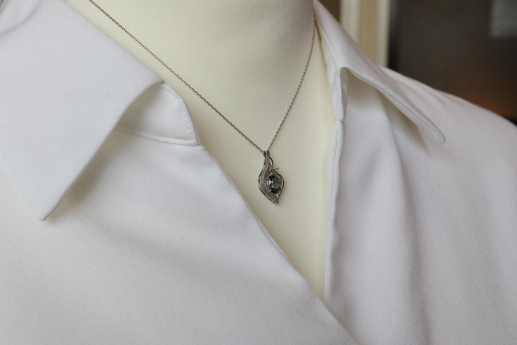 ブルーイッシュグレースピネル　森羅スタンダードタイプ　スターダスト梨地ペンダントトップ　プラチナ９００ | 6枚目