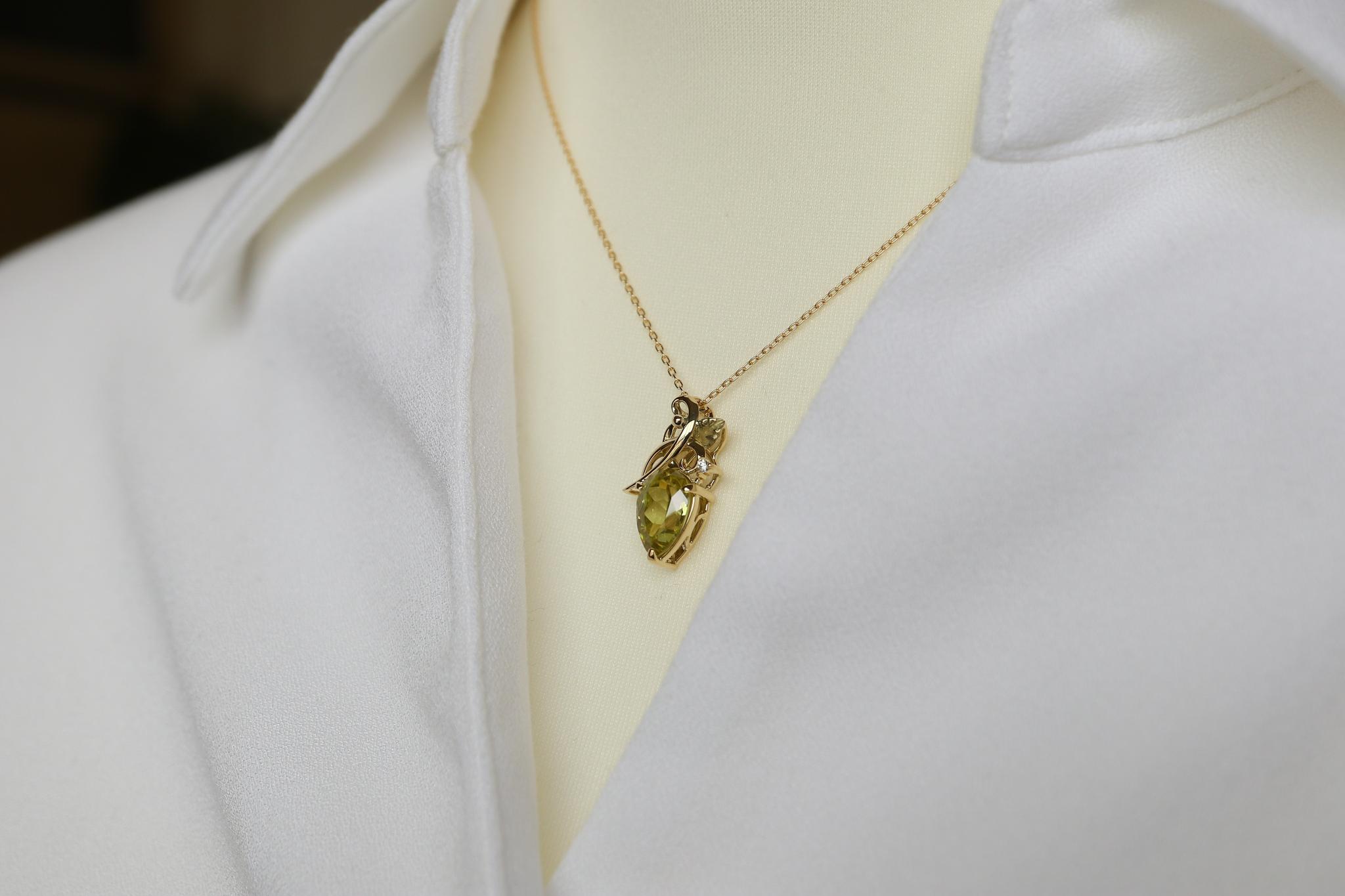 スフェーン1.84カラット　草と葉っぱ　ペンダントトップ１８金イエローゴールド　ダイヤモンド入り | 7枚目