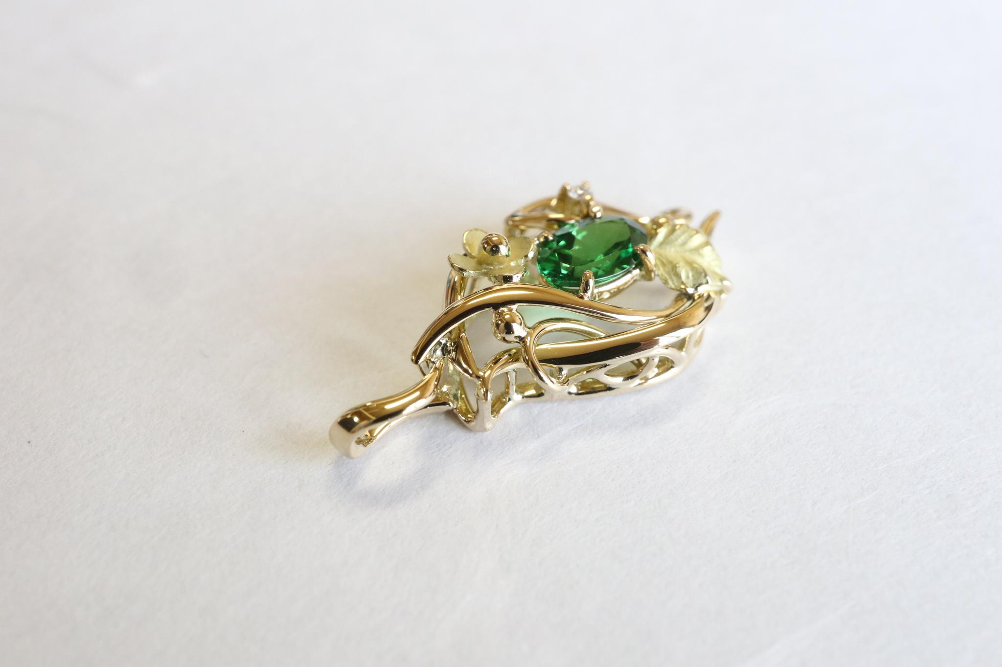 グリーンガーネット「Little Garden」　ペンダントトップ１８金イエローゴールド　ダイヤモンド入り | 10枚目