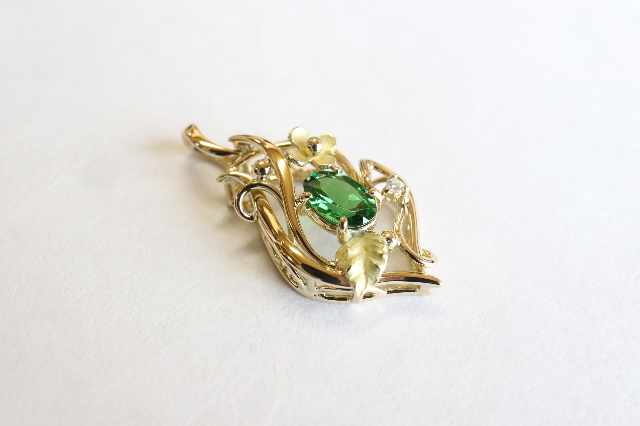 グリーンガーネット「Little Garden」　ペンダントトップ１８金イエローゴールド　ダイヤモンド入り | 11枚目