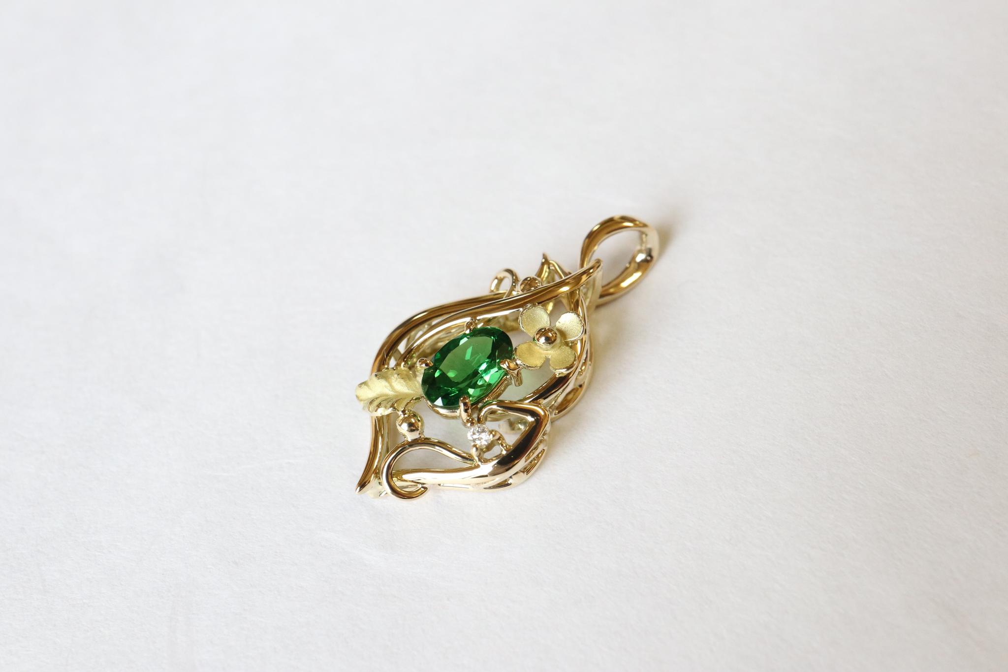 グリーンガーネット「Little Garden」　ペンダントトップ１８金イエローゴールド　ダイヤモンド入り | 9枚目