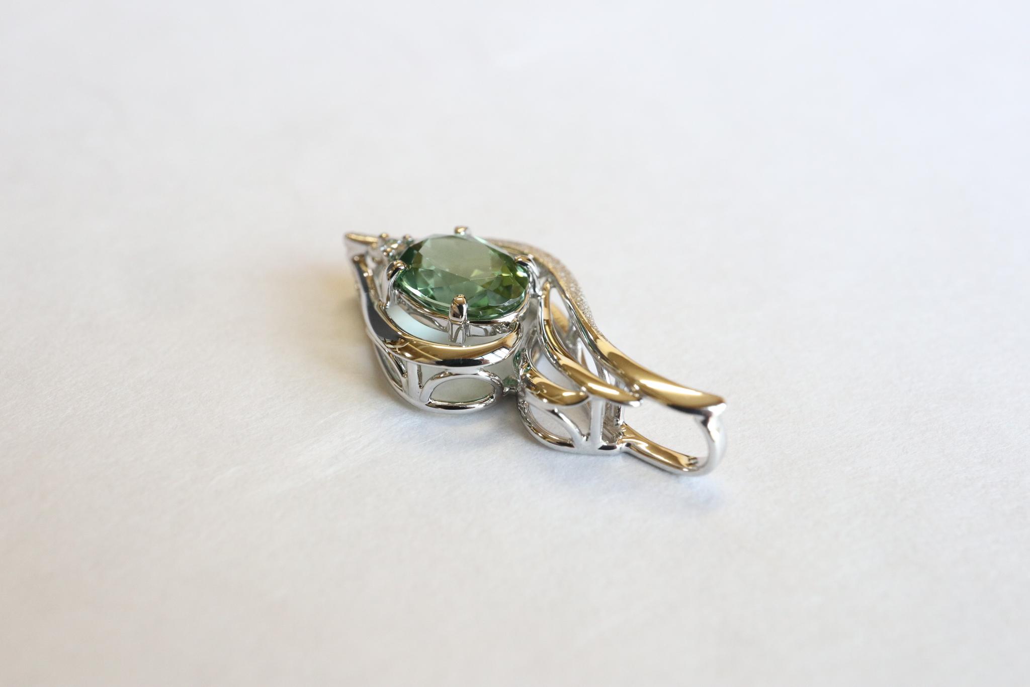 グリーントルマリン（ドイツカット）「翼」デザイン　スターダスト梨地ペンダントトップ　プラチナ９００　ダイヤモンド入り | 13枚目