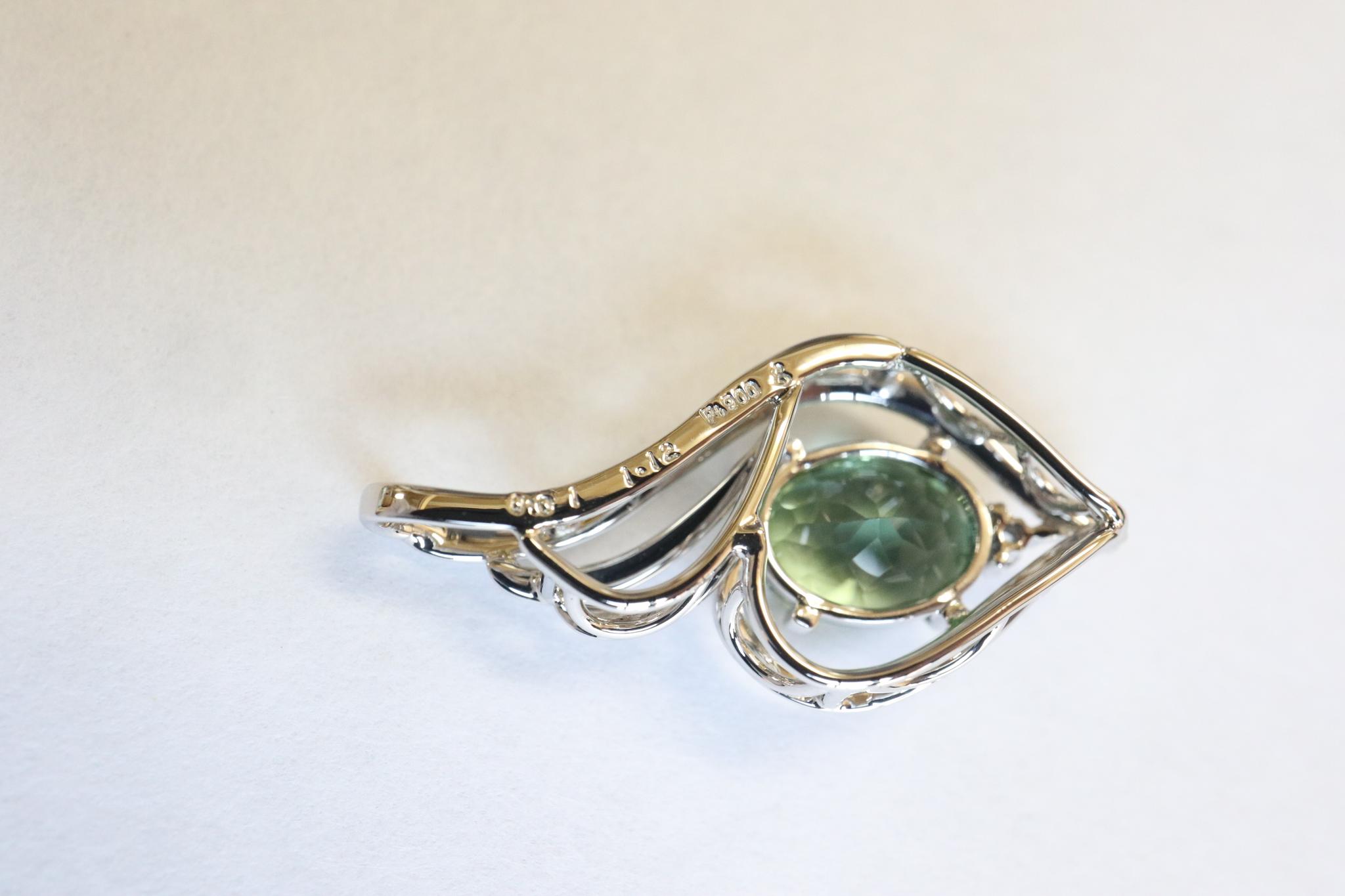 グリーントルマリン（ドイツカット）「翼」デザイン　スターダスト梨地ペンダントトップ　プラチナ９００　ダイヤモンド入り | 15枚目