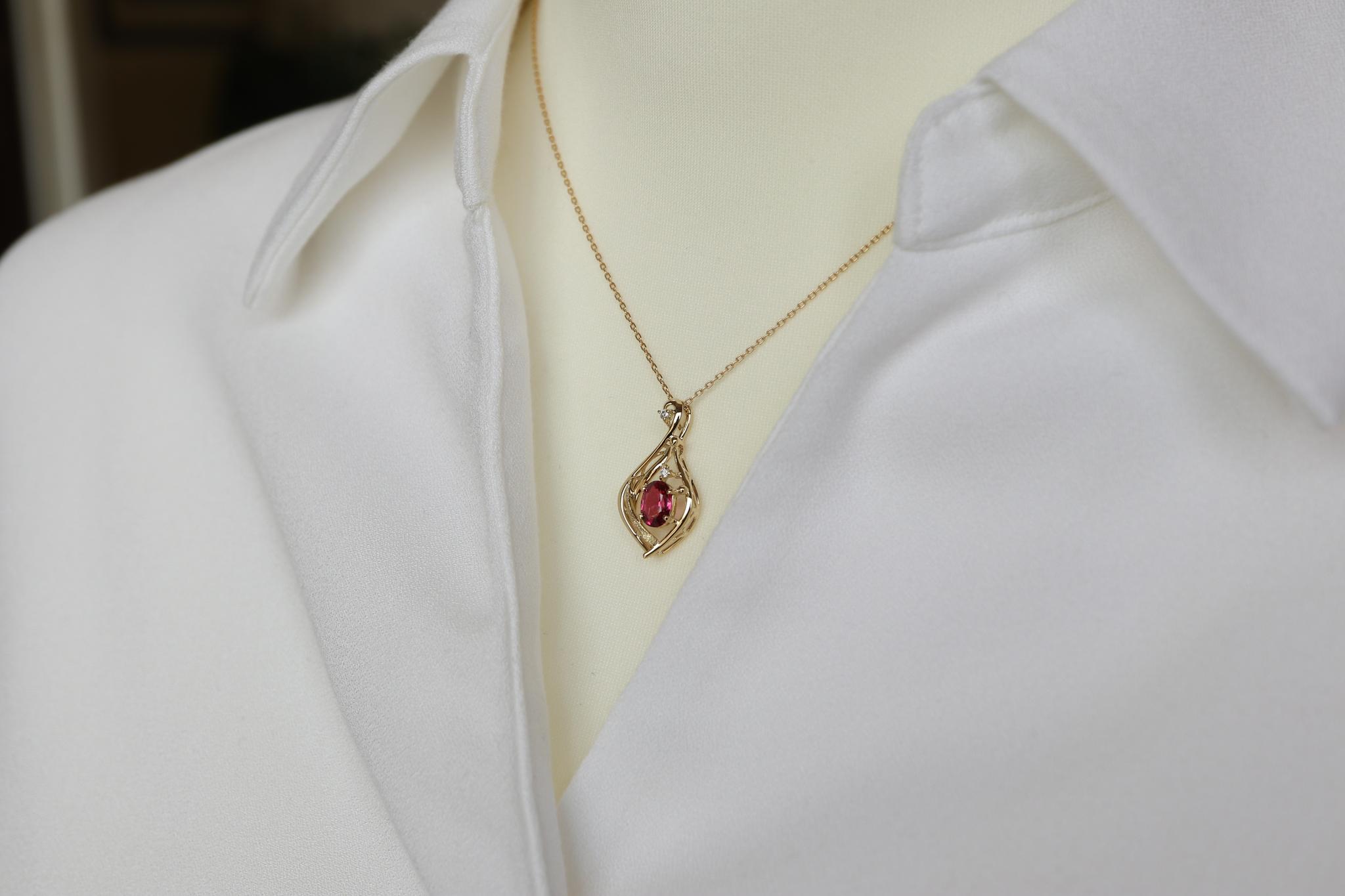 レッドスピネル（ミャンマー産）「夕焼けの水辺」　ペンダントトップ１８金イエローゴールド　ダイヤモンド入り | 6枚目