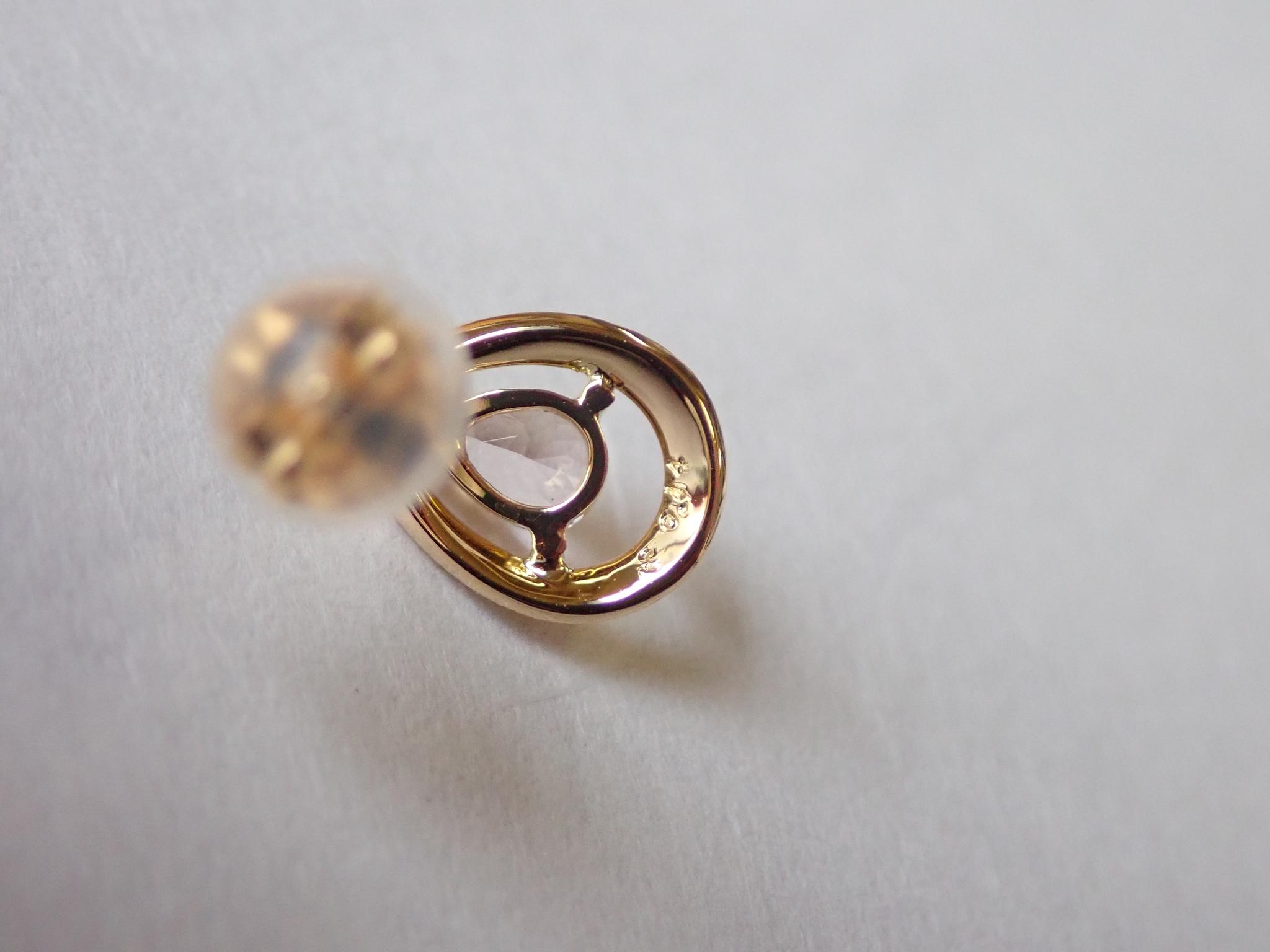 モルガナイト　ペアシェイプカット　「月の雫」　スターダスト梨地　一粒石スタッドピアス　K18イエローゴールド | 10枚目