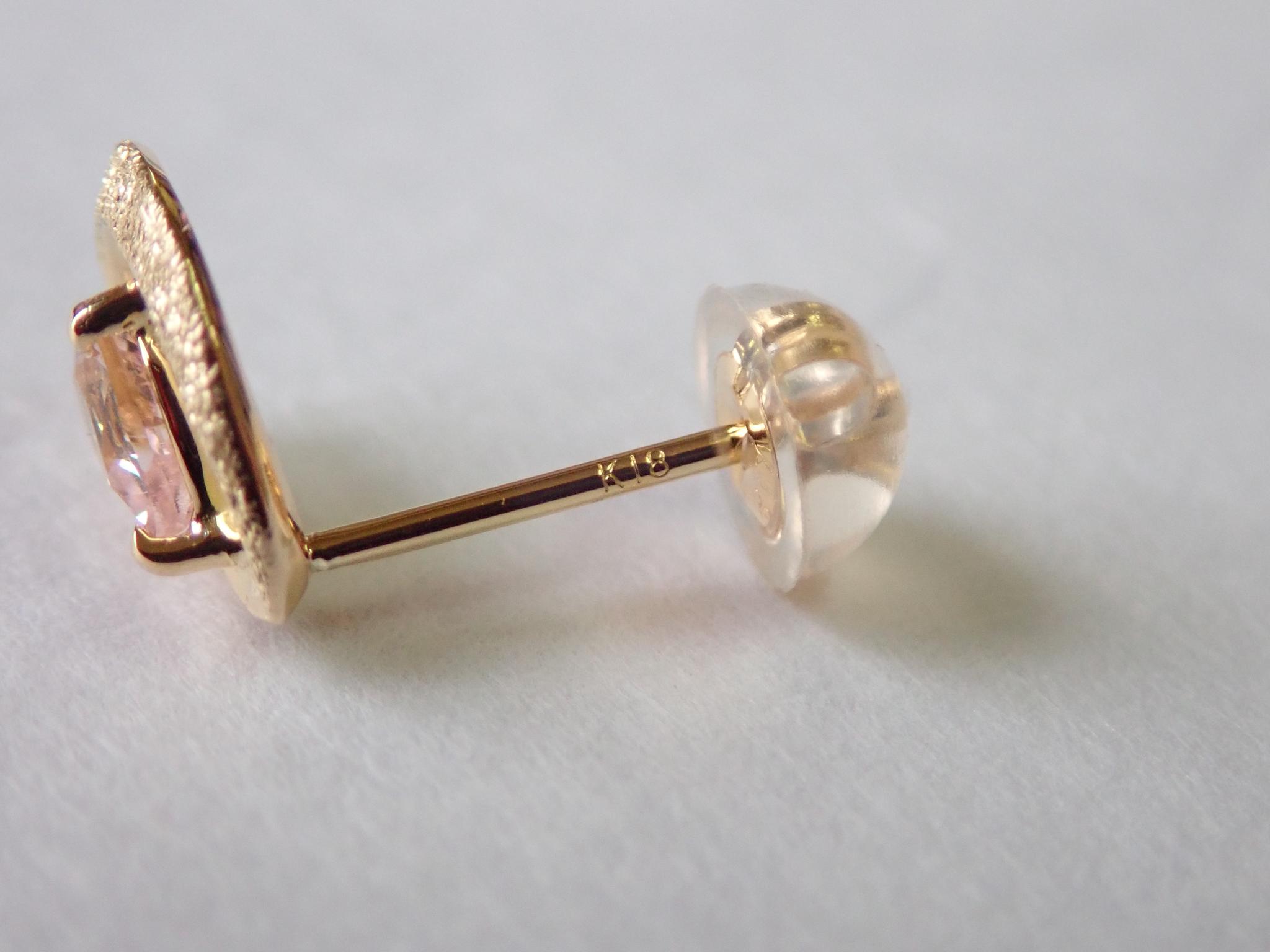 モルガナイト　ペアシェイプカット　「月の雫」　スターダスト梨地　一粒石スタッドピアス　K18イエローゴールド | 11枚目