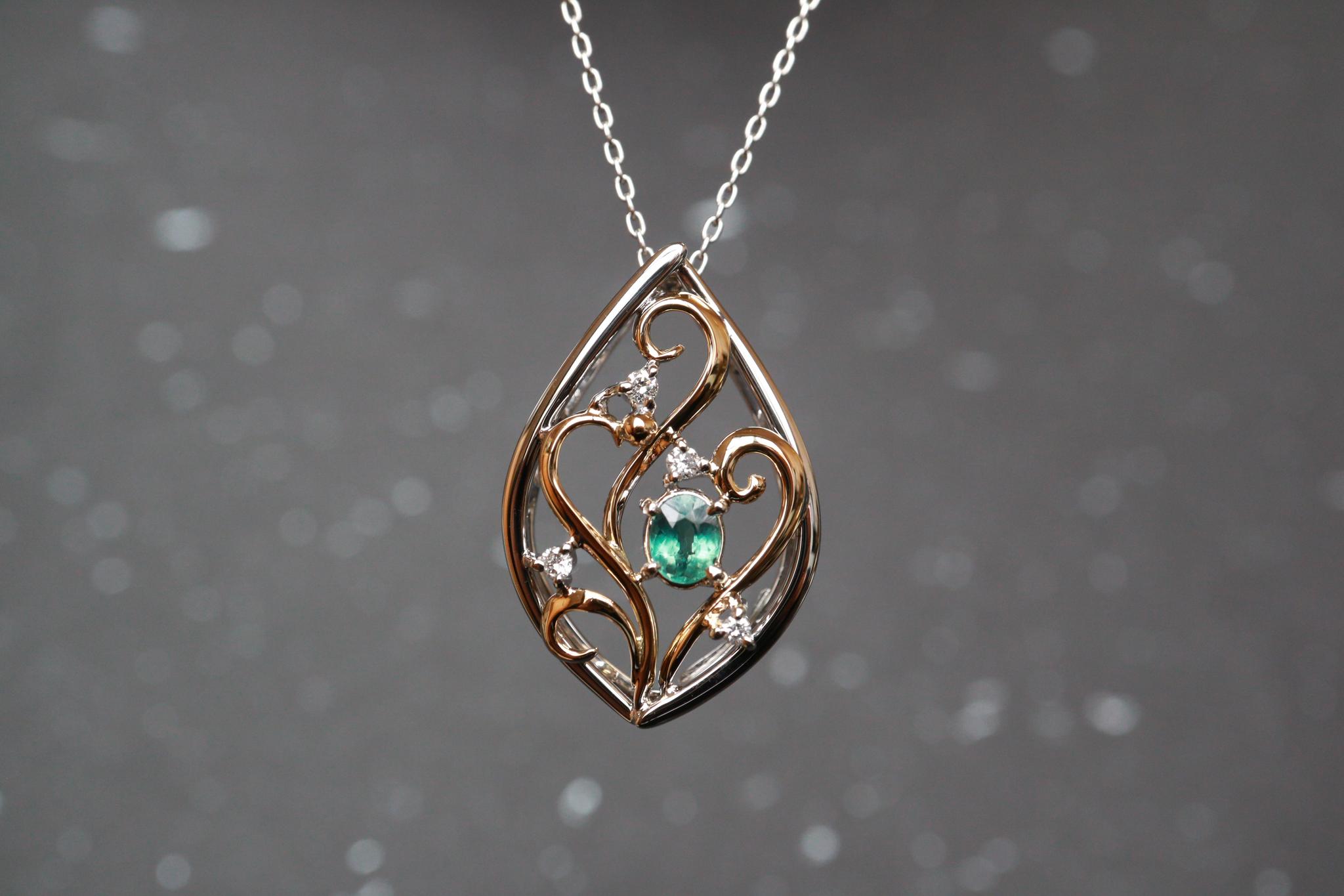 アレキサンドライト（ブラジル産） イエローゴールド、プラチナコンビ　芽吹きペンダントトップ　　ダイヤモンド入り1枚目の画像