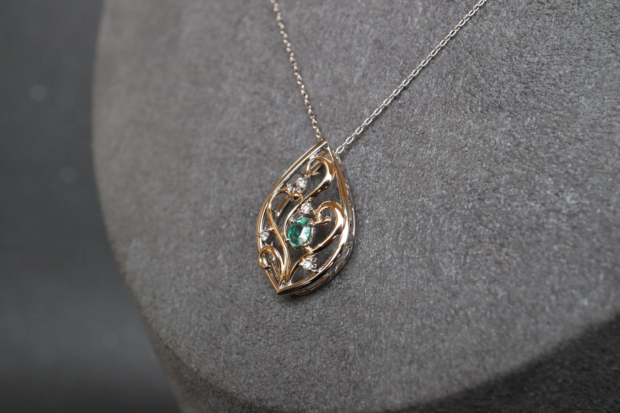 アレキサンドライト（ブラジル産） イエローゴールド、プラチナコンビ　芽吹きペンダントトップ　　ダイヤモンド入り | 3枚目