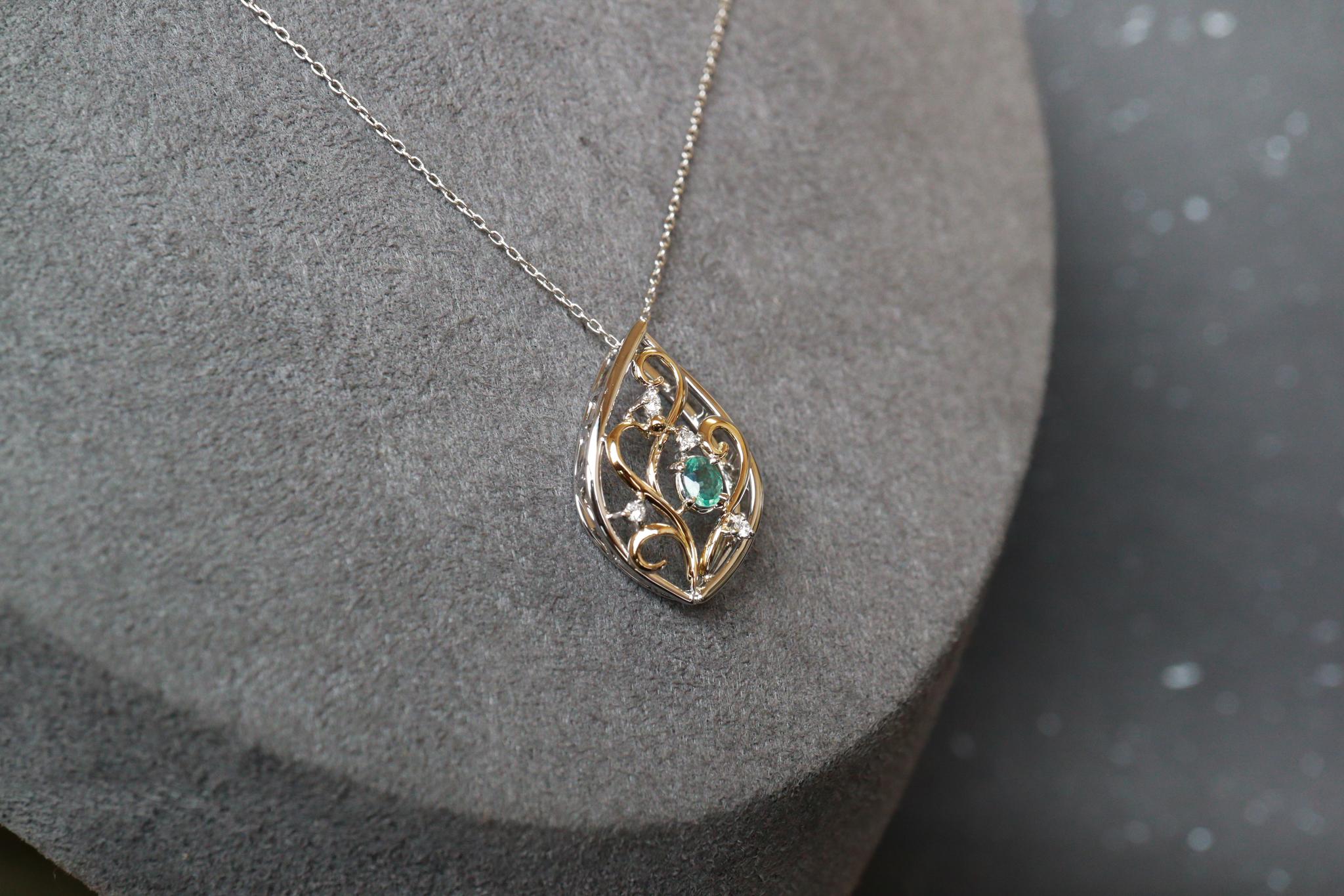 アレキサンドライト（ブラジル産） イエローゴールド、プラチナコンビ　芽吹きペンダントトップ　　ダイヤモンド入り | 4枚目