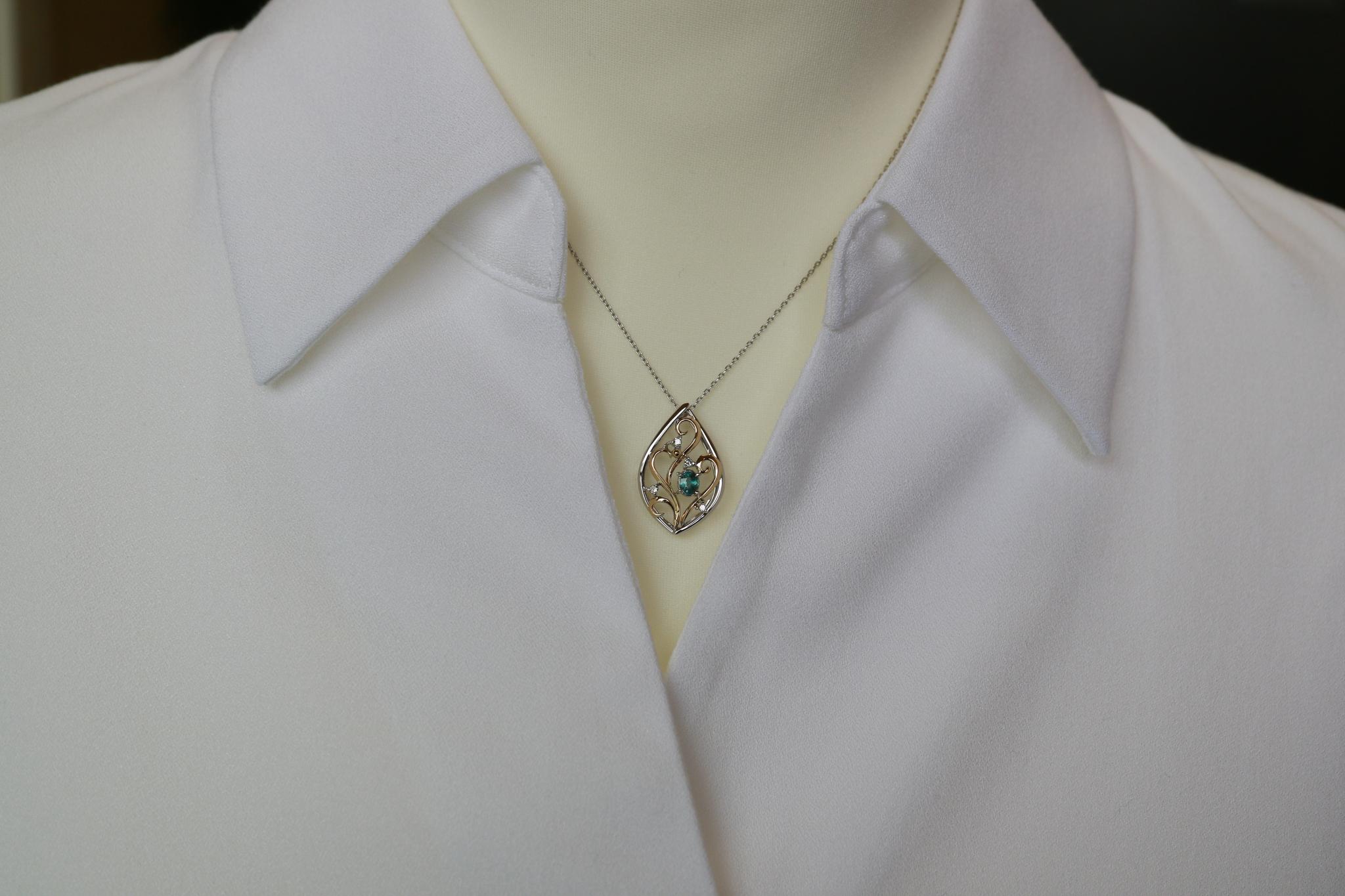 アレキサンドライト（ブラジル産） イエローゴールド、プラチナコンビ　芽吹きペンダントトップ　　ダイヤモンド入り | 5枚目