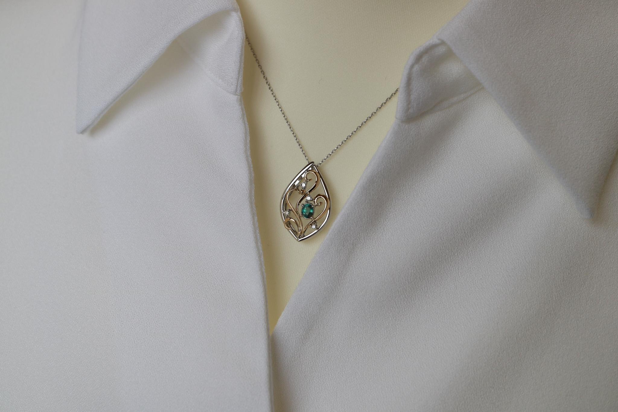 アレキサンドライト（ブラジル産） イエローゴールド、プラチナコンビ　芽吹きペンダントトップ　　ダイヤモンド入り | 6枚目