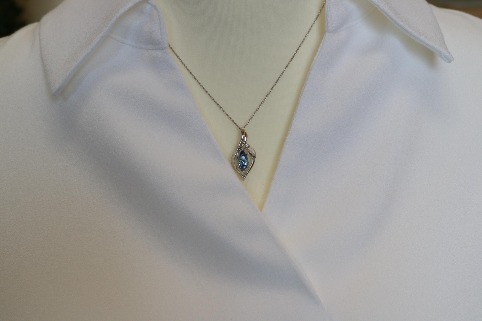 サファイア　１カラットアップ　森羅スタンダード　リーフアクセント　スターダスト梨地ペンダントトップ　プラチナ９００ | 5枚目
