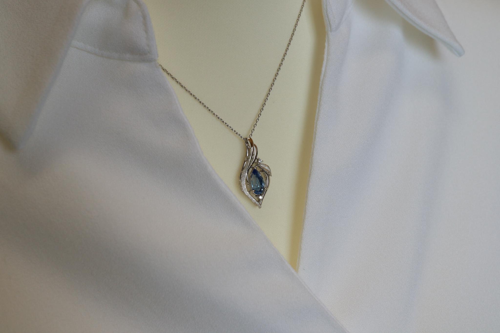サファイア　１カラットアップ　森羅スタンダード　リーフアクセント　スターダスト梨地ペンダントトップ　プラチナ９００ | 7枚目