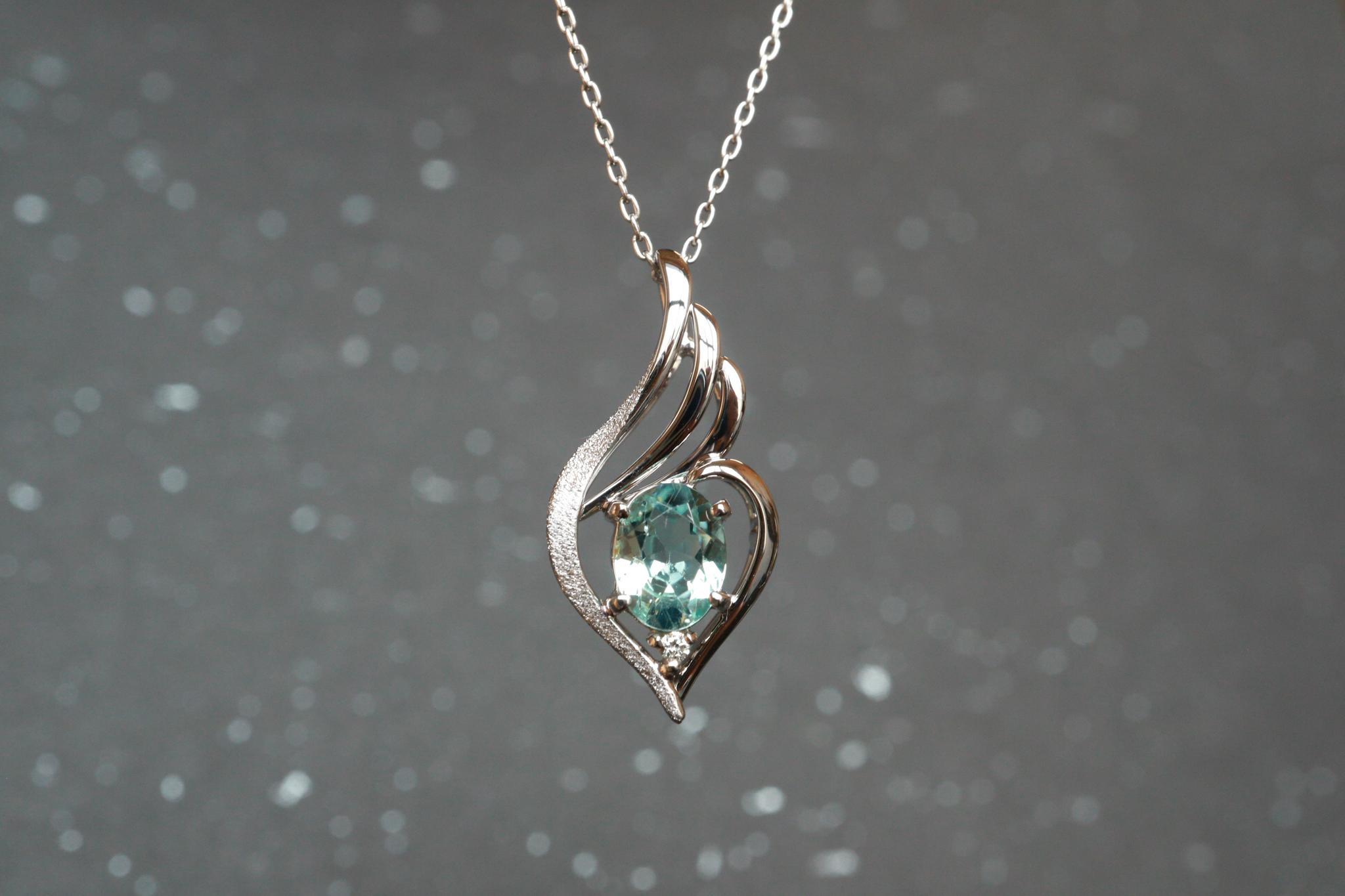 パライバトルマリン　アイスブルー　森羅スタンダード派生「翼」　デザイン　スターダスト梨地ペンダントトップ　プラチナ９００