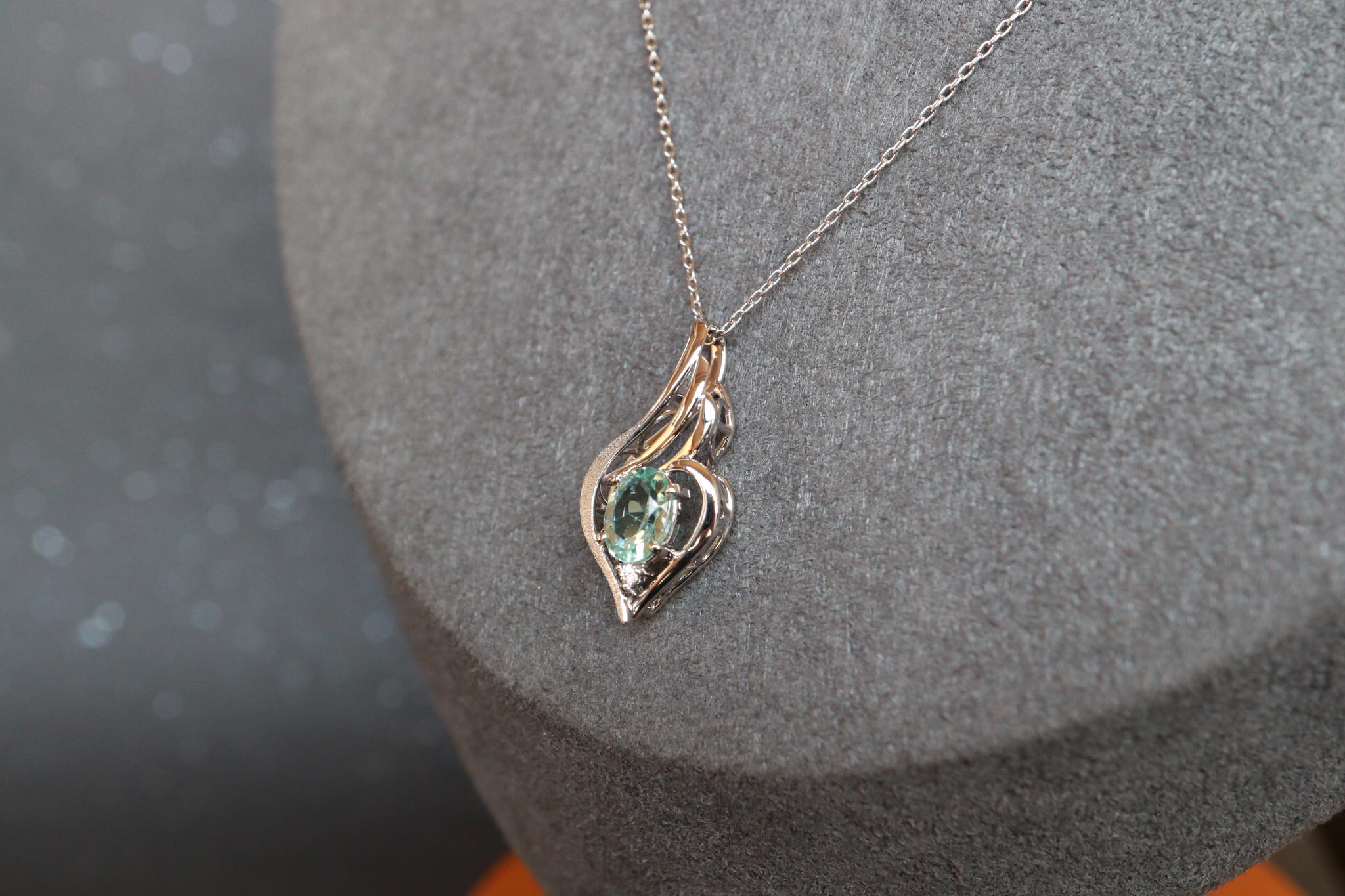 パライバトルマリン　アイスブルー　森羅スタンダード派生「翼」　デザイン　スターダスト梨地ペンダントトップ　プラチナ９００ | 3枚目