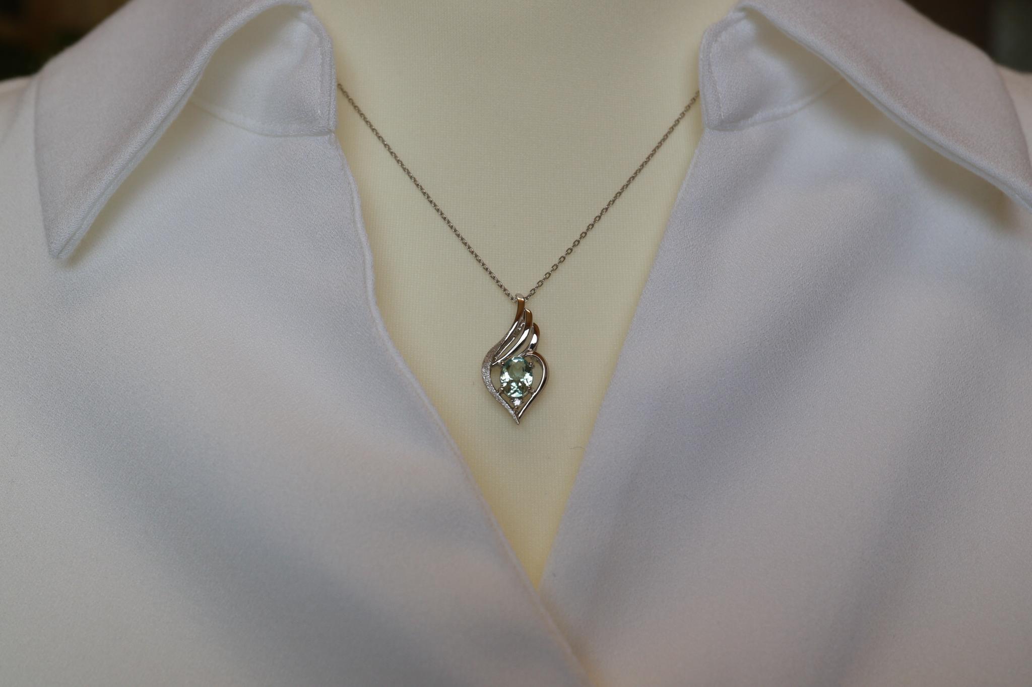 パライバトルマリン　アイスブルー　森羅スタンダード派生「翼」　デザイン　スターダスト梨地ペンダントトップ　プラチナ９００ | 6枚目