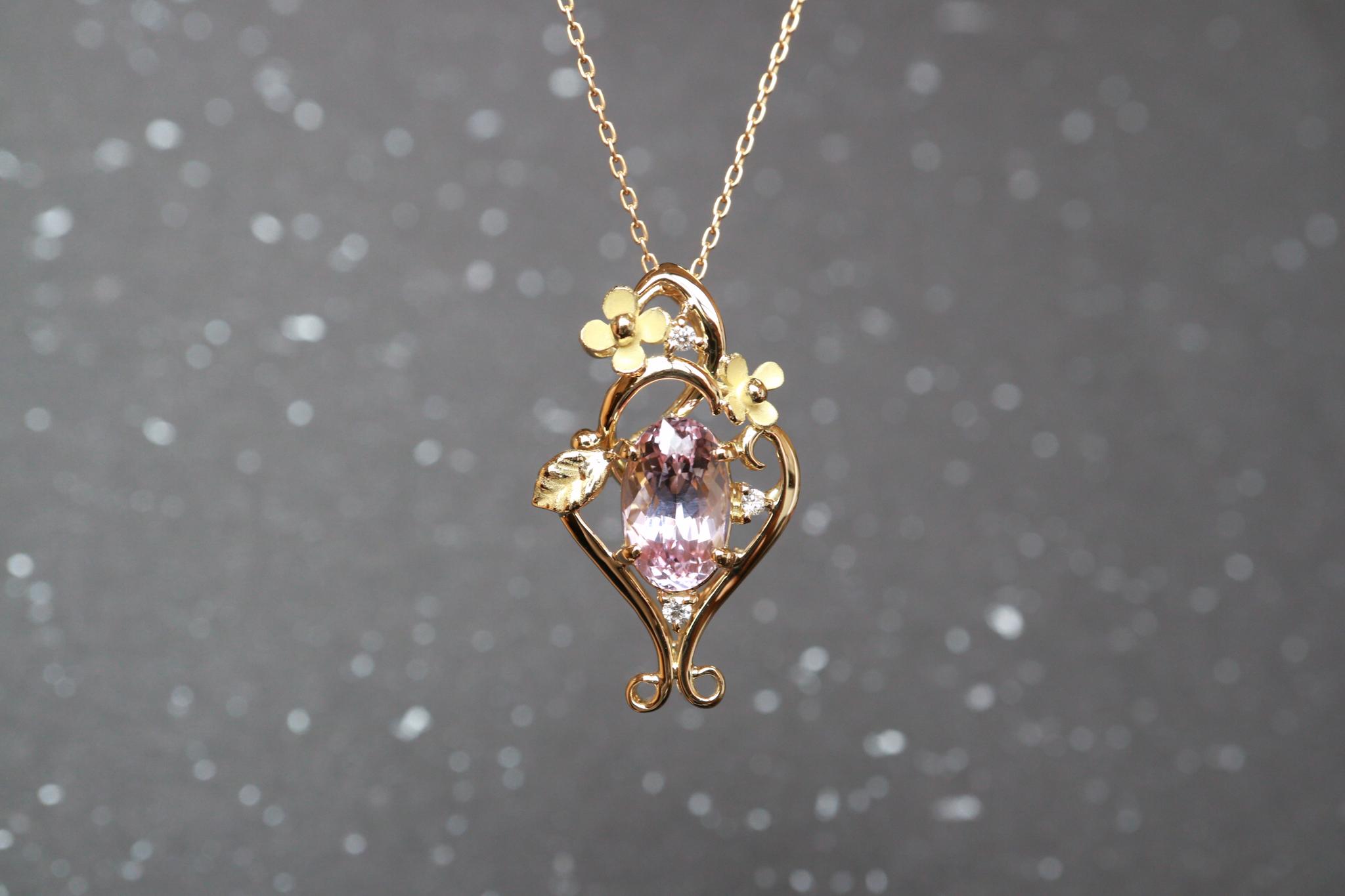 モルガナイト　１カラットアップ　花瓶デザイン　ペンダントトップ１８金イエローゴールド　ダイヤモンド入り1枚目の画像