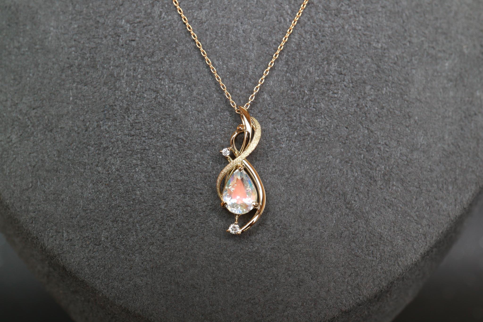 レインボーラブラドライト　スターダスト梨地　天女の羽衣ペンダントトップ１８金イエローゴールド　ダイヤモンド入り | 2枚目