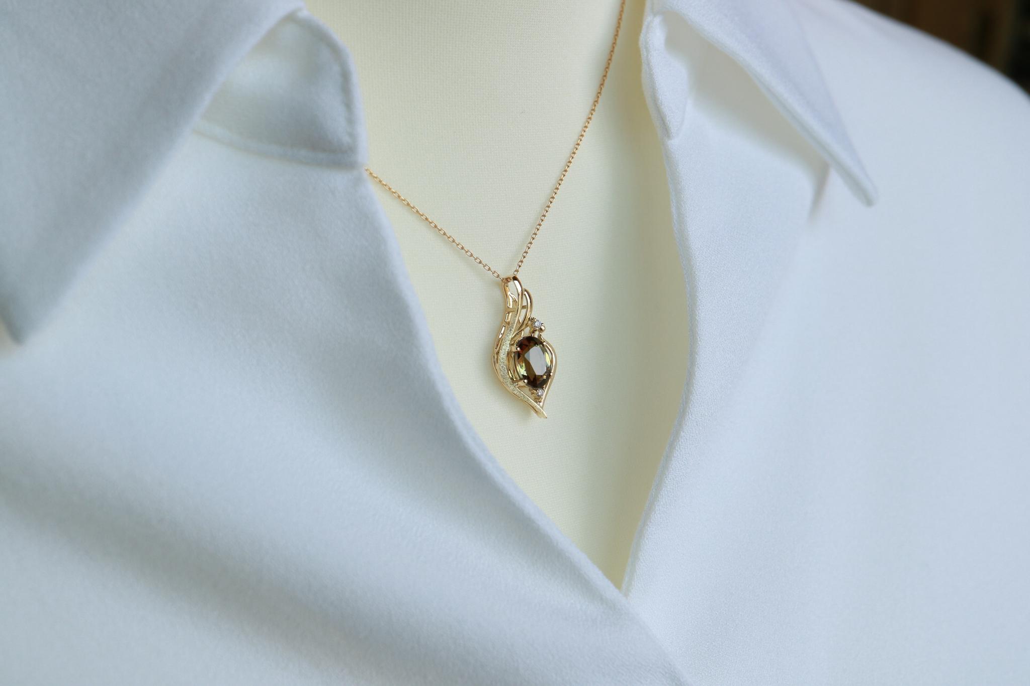 多色石アンダリュサイト　１カラットアップ　スターダスト梨地　森羅スタンダードペンダントトップ１８金イエローゴールド | 6枚目