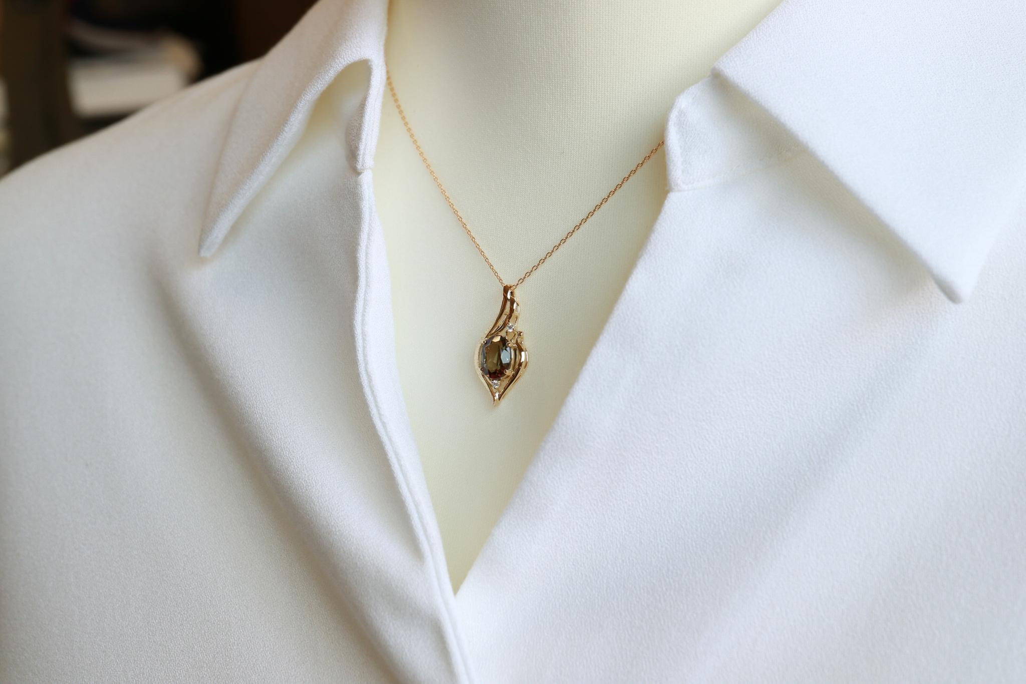 多色石アンダリュサイト　１カラットアップ　スターダスト梨地　森羅スタンダードペンダントトップ１８金イエローゴールド | 7枚目