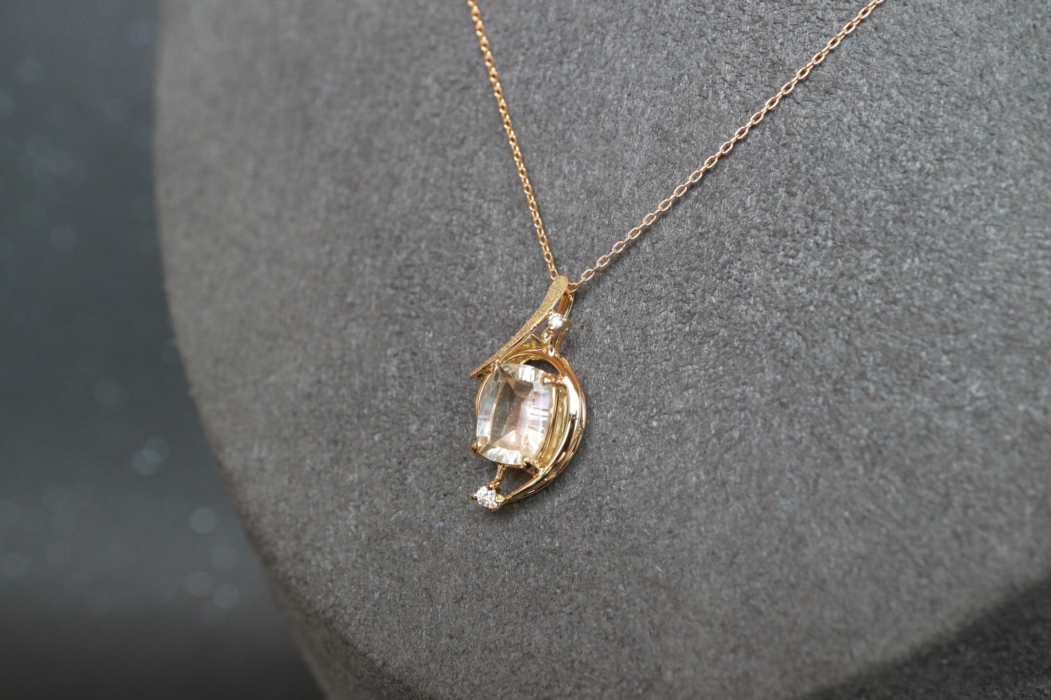 オレゴンサンストーン　クッションカット　シンプルスターダスト梨地　森羅スタンダードペンダントトップ１８金イエローゴールド | 3枚目