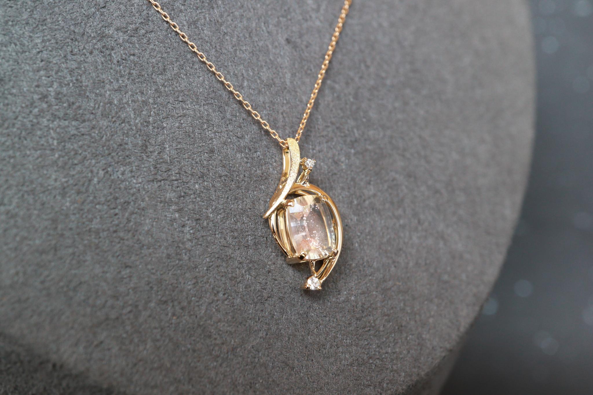 オレゴンサンストーン　クッションカット　シンプルスターダスト梨地　森羅スタンダードペンダントトップ１８金イエローゴールド | 4枚目