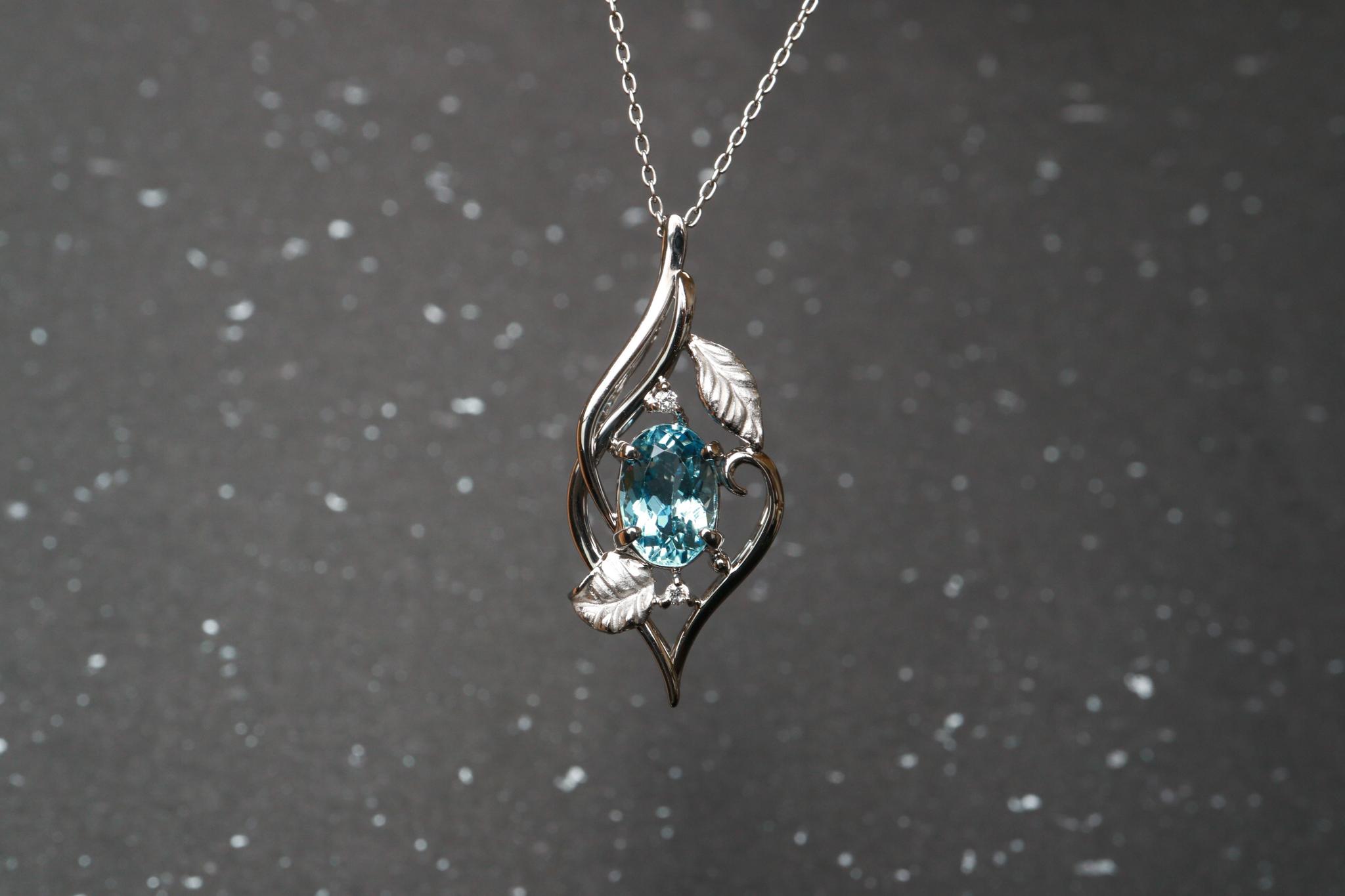 アクアマリン　リーフデザイン　ペンダントトップ　プラチナ９００　ダイヤモンド入り1枚目の画像