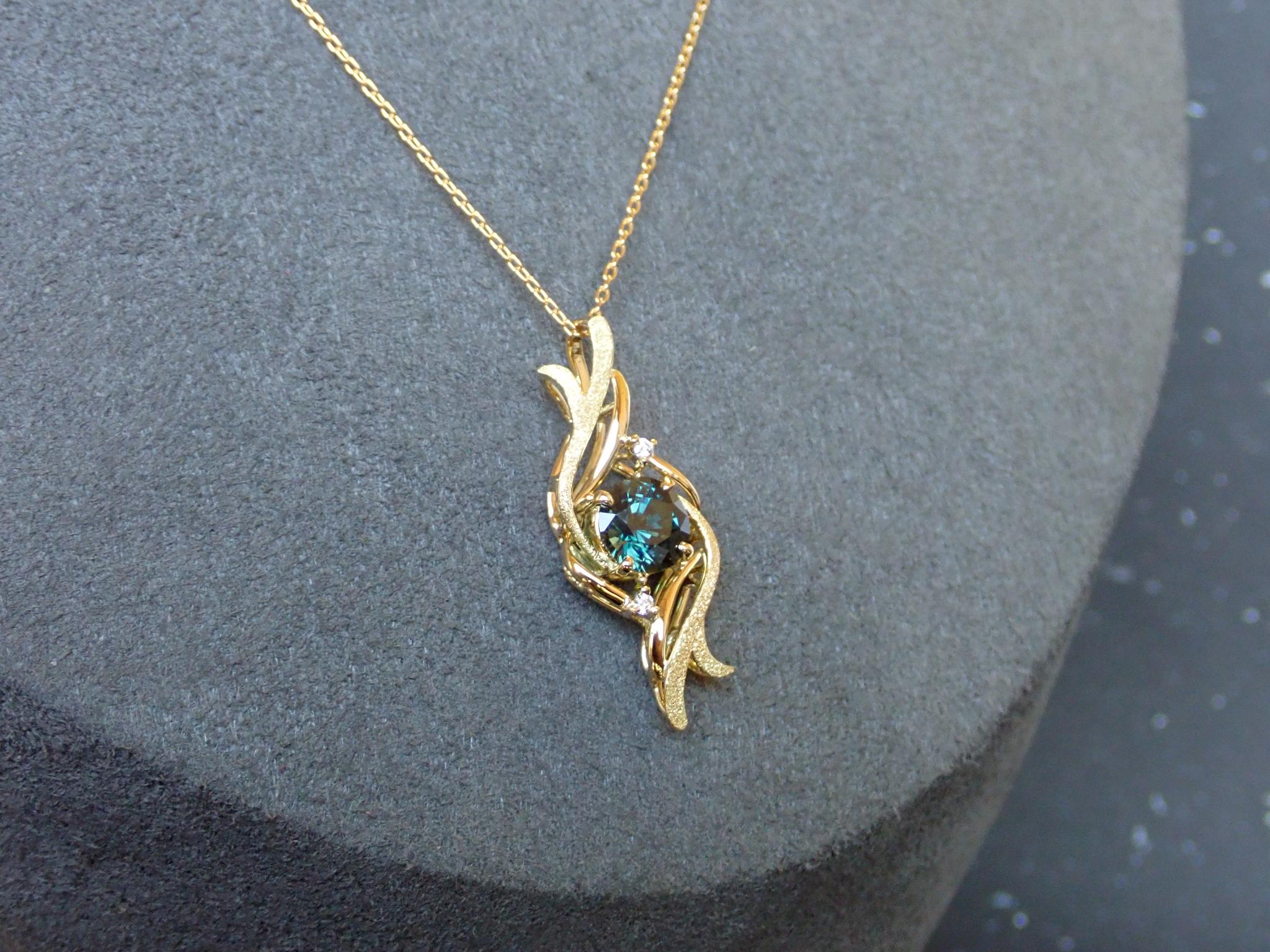 サファイア（ティールカラー）１カラットアップ　ソーティング付き　スターダスト梨地　ペンダントトップ１８金イエローゴールド | 3枚目