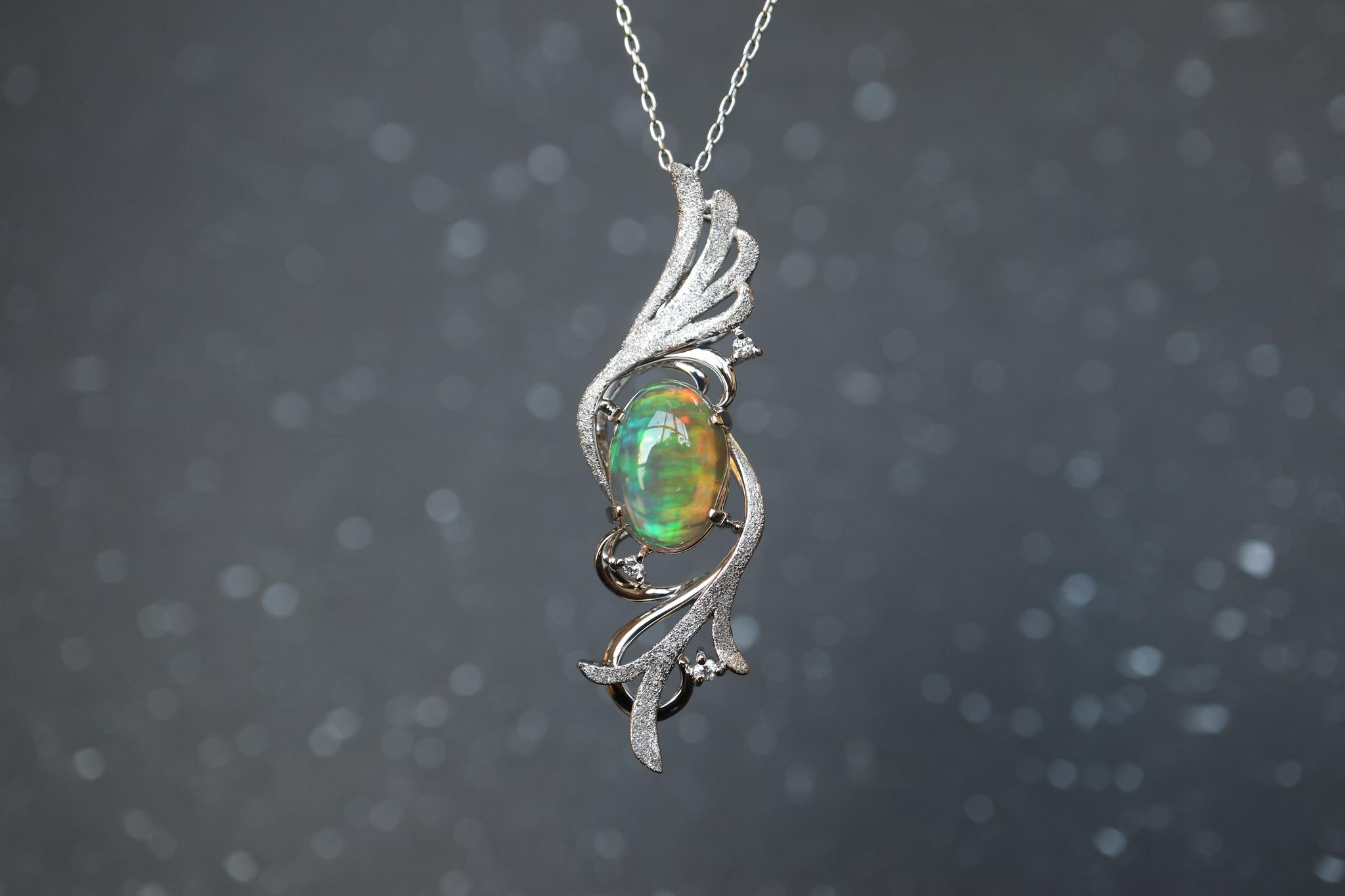 メキシコオパール１カラットアップ　鳳凰２　スターダスト梨地ペンダントトップ　プラチナ９００　ダイヤモンド入り1枚目の画像