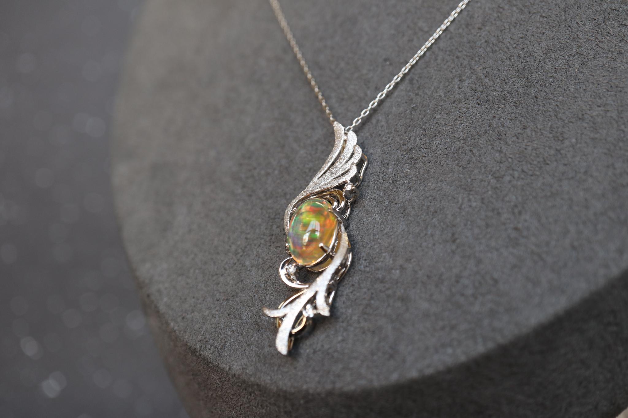 メキシコオパール１カラットアップ　鳳凰２　スターダスト梨地ペンダントトップ　プラチナ９００　ダイヤモンド入り | 3枚目