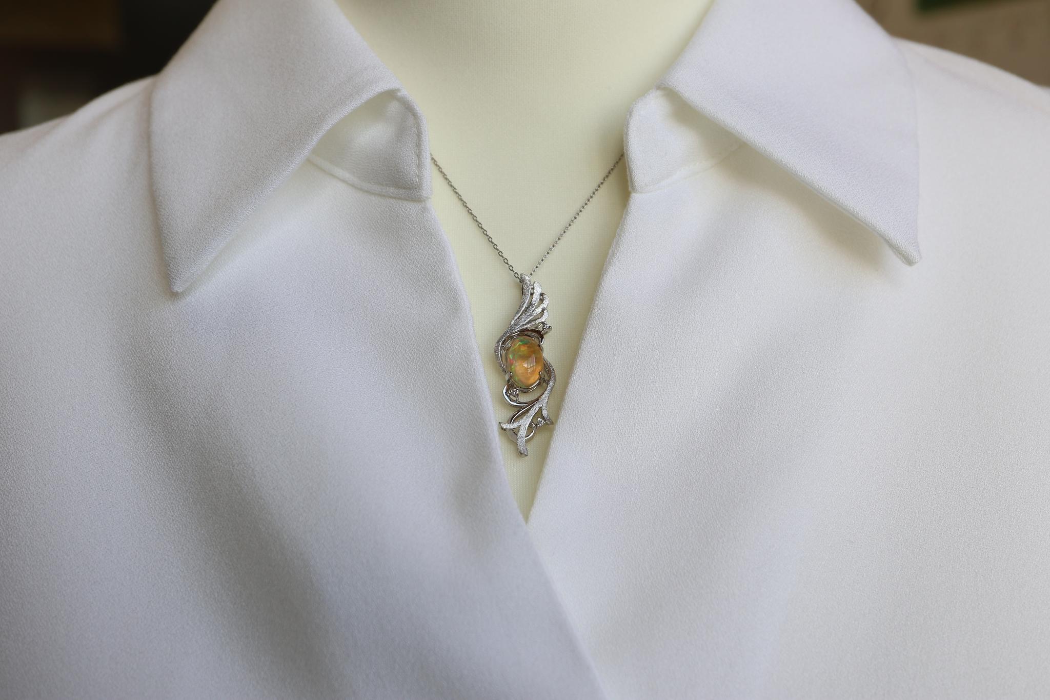 メキシコオパール１カラットアップ　鳳凰２　スターダスト梨地ペンダントトップ　プラチナ９００　ダイヤモンド入り | 5枚目