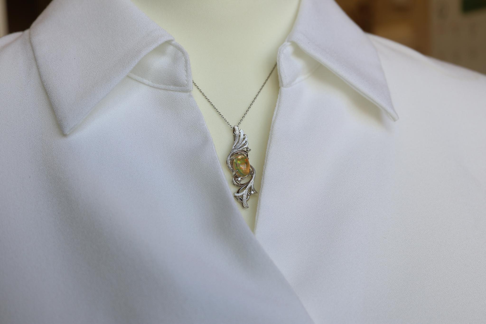 メキシコオパール１カラットアップ　鳳凰２　スターダスト梨地ペンダントトップ　プラチナ９００　ダイヤモンド入り | 6枚目