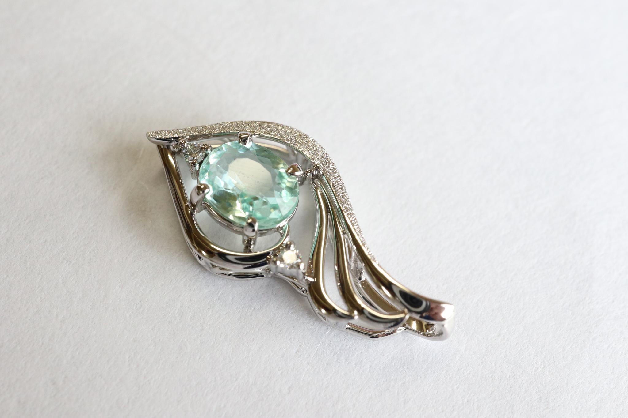 パライバトルマリン　アイスブルー　「翼」　デザイン　スターダスト梨地ペンダントトップ　プラチナ９００　ダイヤモンド入り | 7枚目