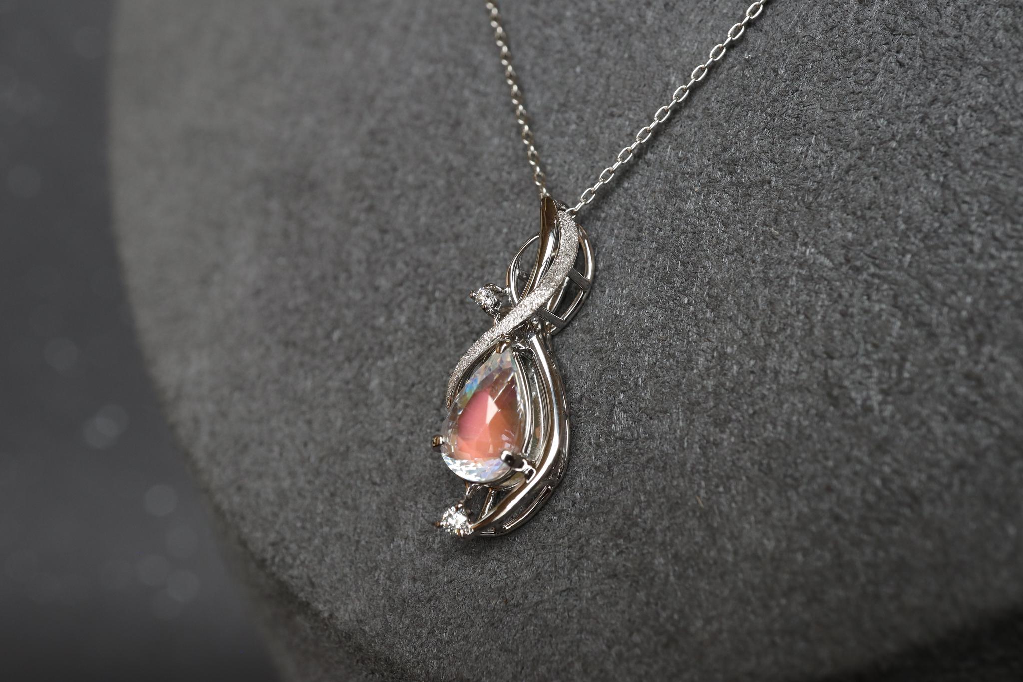 レインボーラブラドライト　１カラット大幅アップ　　「天女の羽衣」ペンダントトップ　プラチナ９００　ダイヤモンド入り | 2枚目