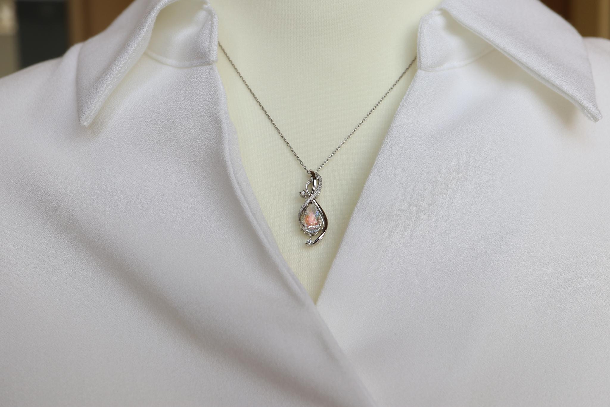 レインボーラブラドライト　１カラット大幅アップ　　「天女の羽衣」ペンダントトップ　プラチナ９００　ダイヤモンド入り | 4枚目