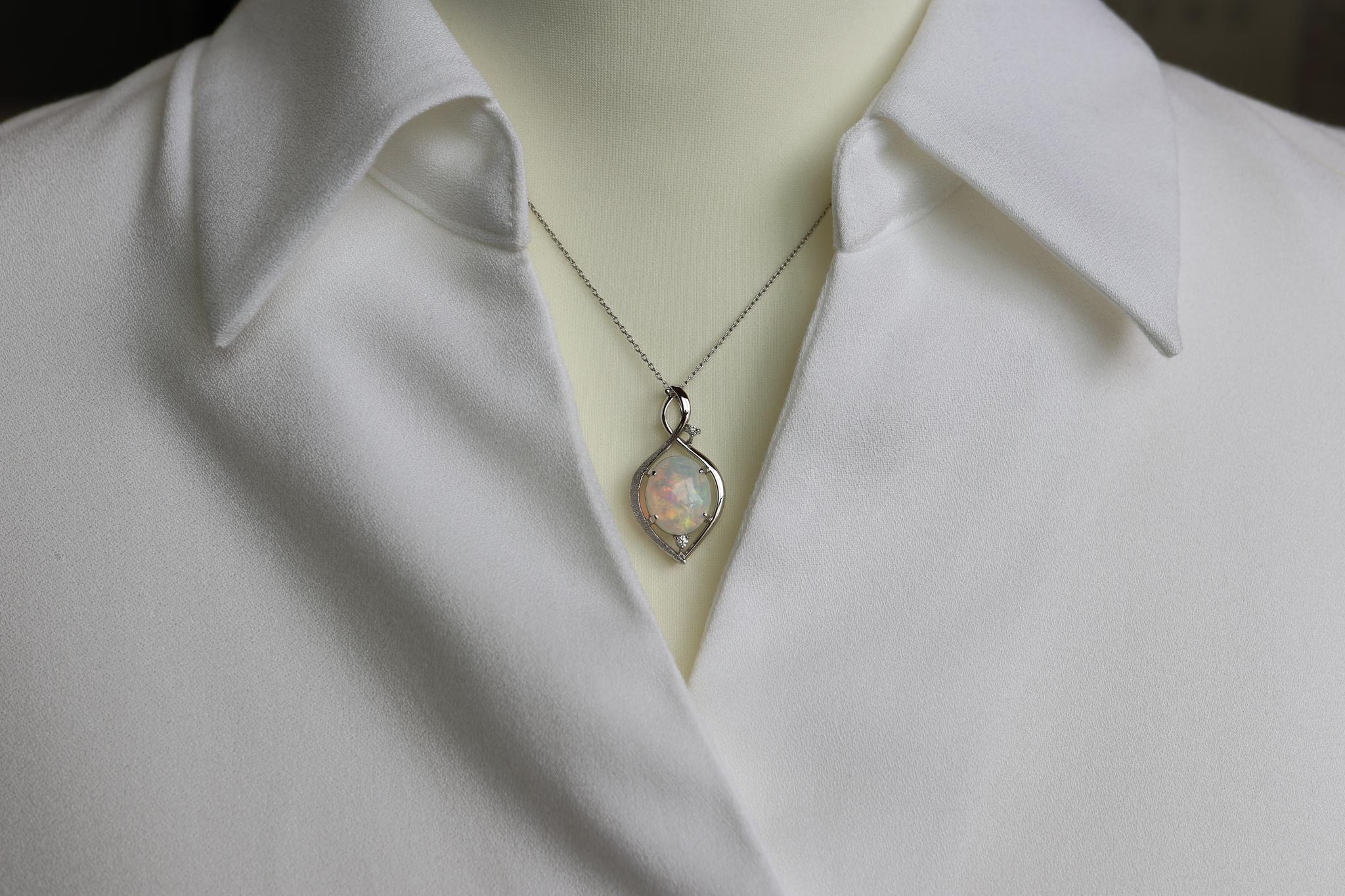 オパール　2カラットアップ　シンプルスターダスト梨地ペンダントトップ　プラチナ９００　ダイヤモンド入り | 5枚目