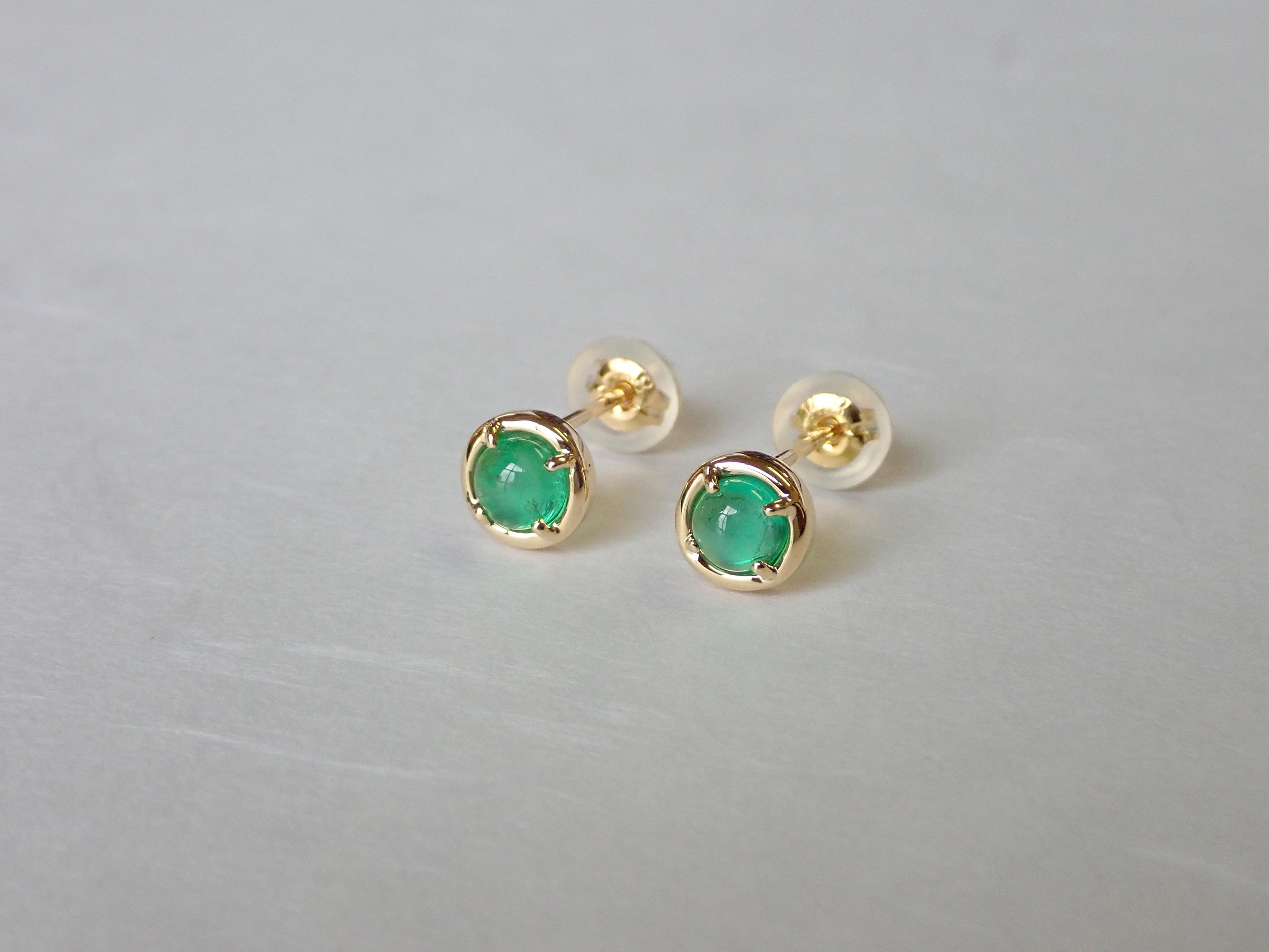 エメラルド　ラウンドカボションカット　UFO型　ボリューム感アップ　一粒石ピアス　１８金イエローゴールド