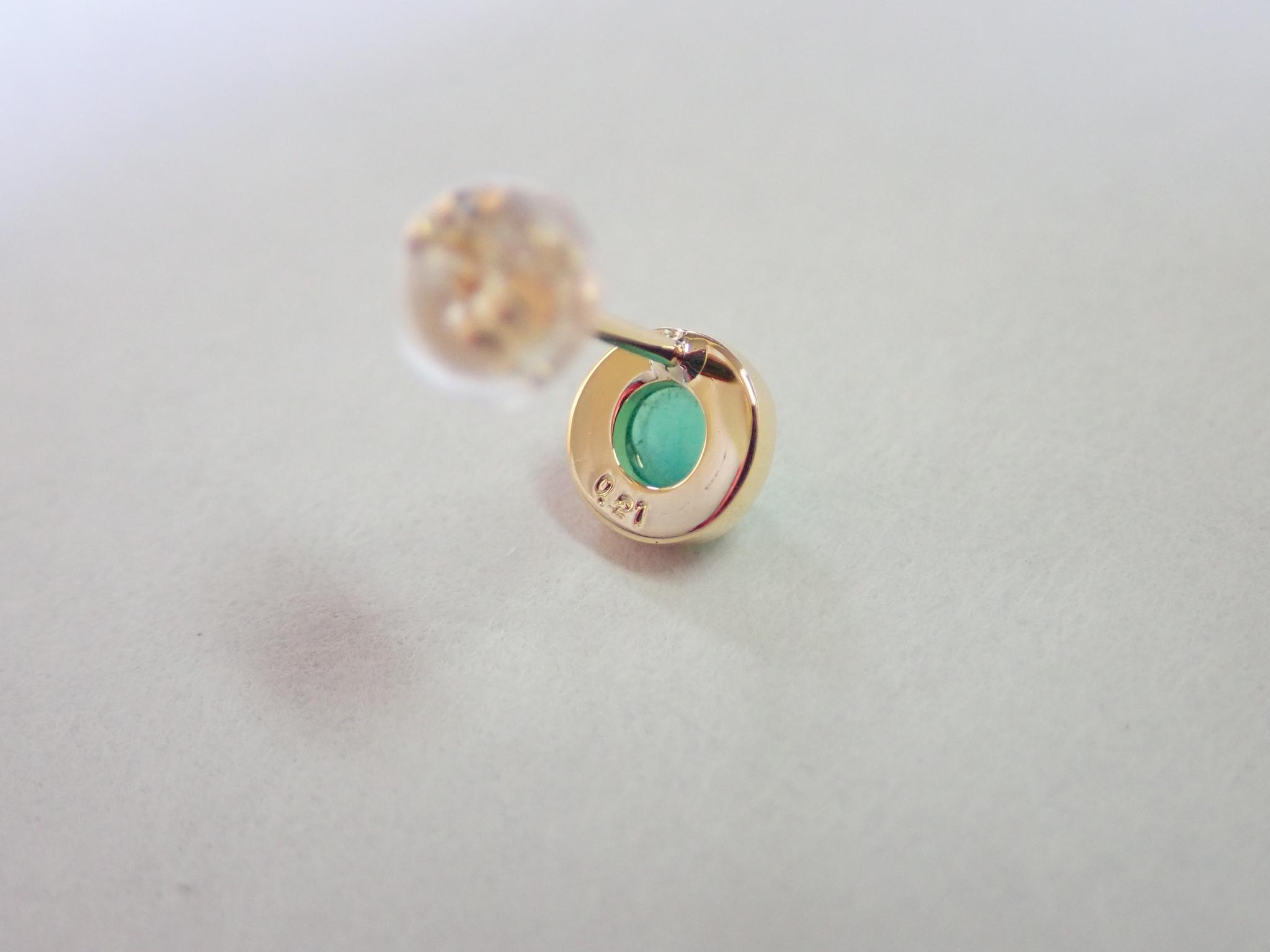 エメラルド　ラウンドカボションカット　UFO型　ボリューム感アップ　一粒石ピアス　１８金イエローゴールド | 10枚目