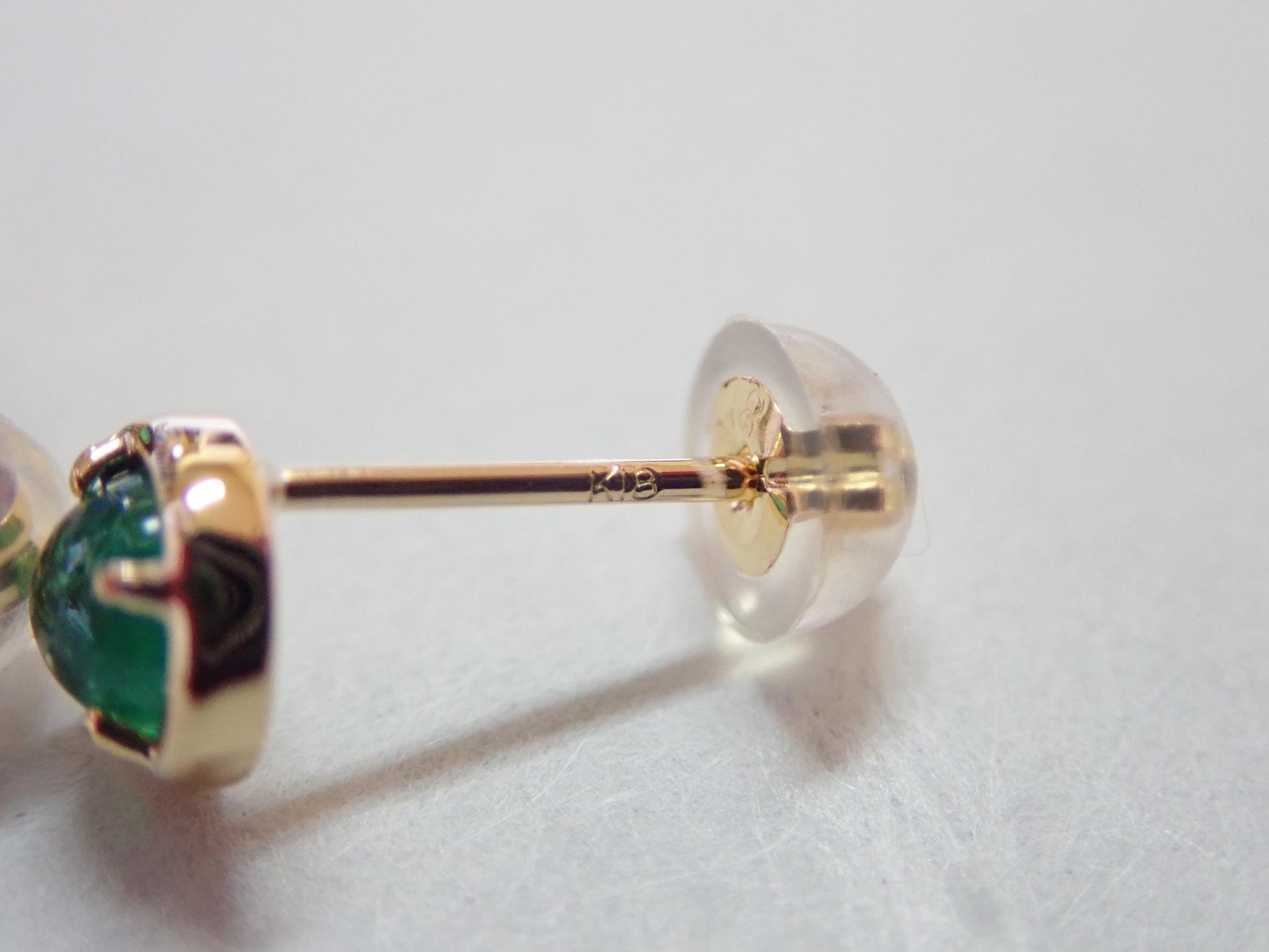 エメラルド　ラウンドカボションカット　UFO型　ボリューム感アップ　一粒石ピアス　１８金イエローゴールド | 11枚目