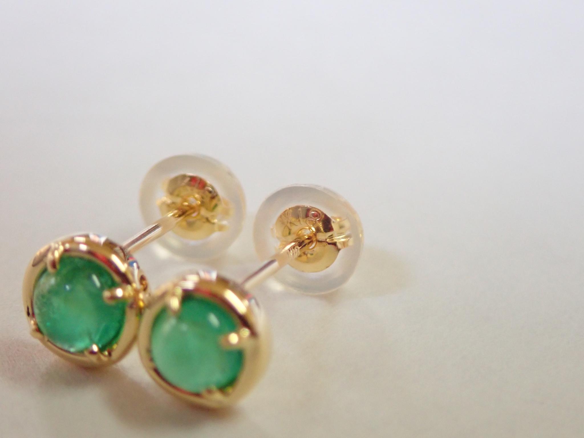 エメラルド　ラウンドカボションカット　UFO型　ボリューム感アップ　一粒石ピアス　１８金イエローゴールド | 12枚目