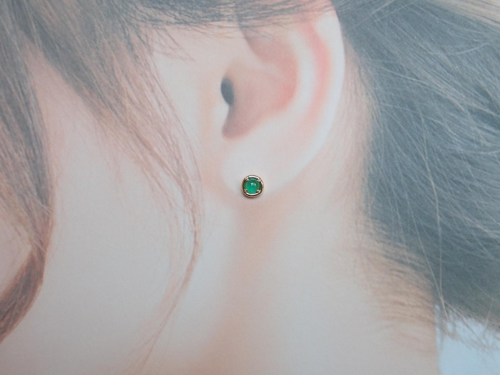 エメラルド　ラウンドカボションカット　UFO型　ボリューム感アップ　一粒石ピアス　１８金イエローゴールド | 3枚目