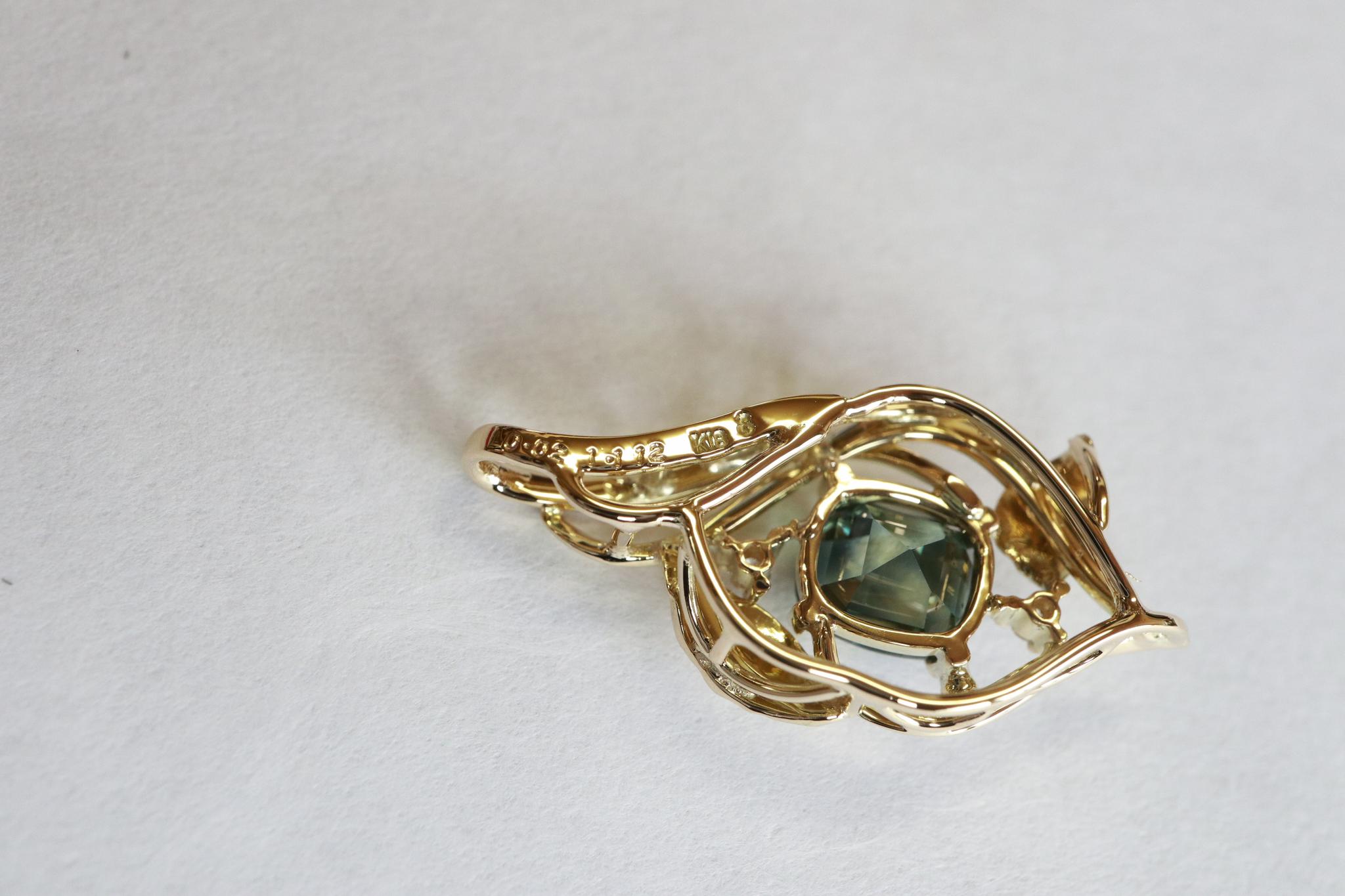 サファイア ティールカラー（通常ー加熱）　リーフデザインペンダントトップ１８金イエローゴールド　ダイヤモンド入り | 16枚目