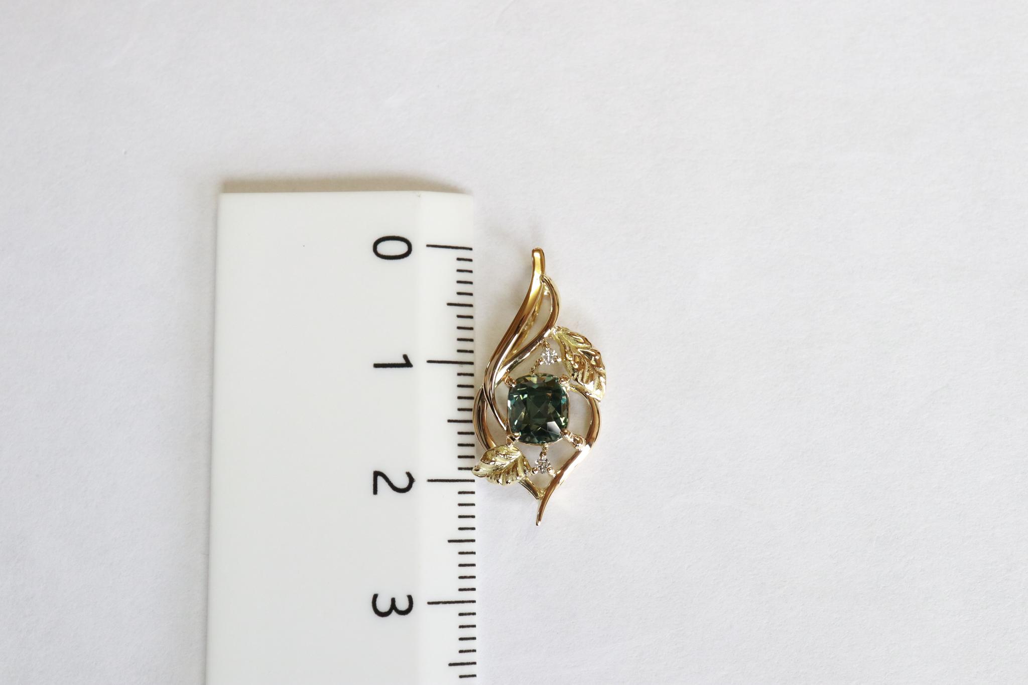 サファイア ティールカラー（通常ー加熱）　リーフデザインペンダントトップ１８金イエローゴールド　ダイヤモンド入り | 19枚目
