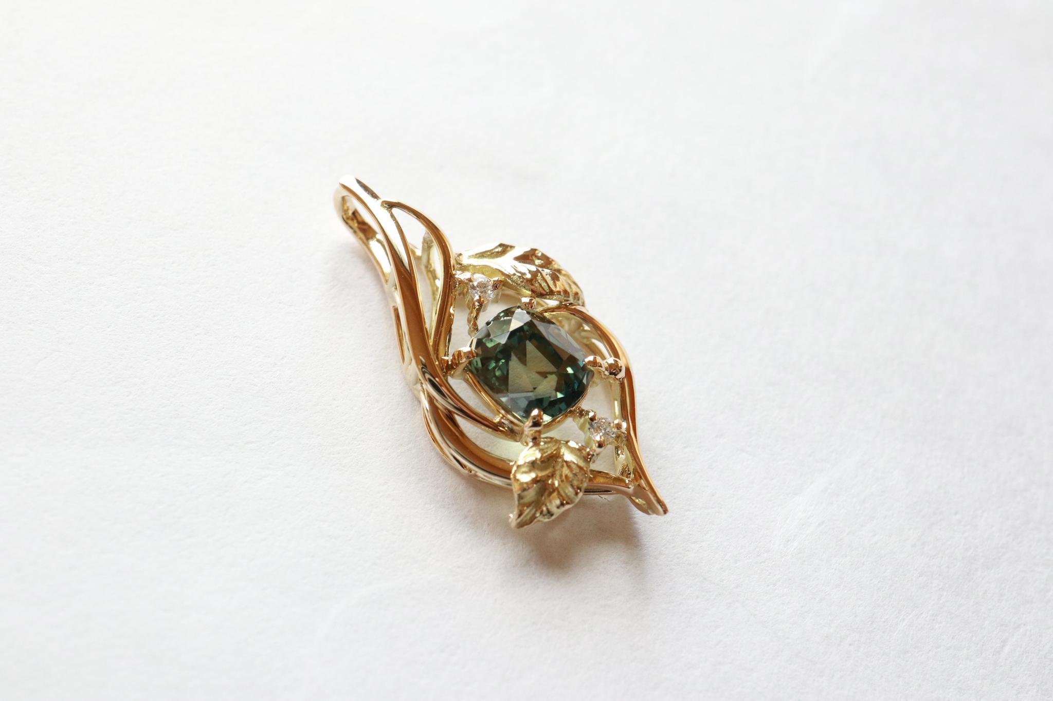 サファイア ティールカラー（通常ー加熱）　リーフデザインペンダントトップ１８金イエローゴールド　ダイヤモンド入り | 8枚目