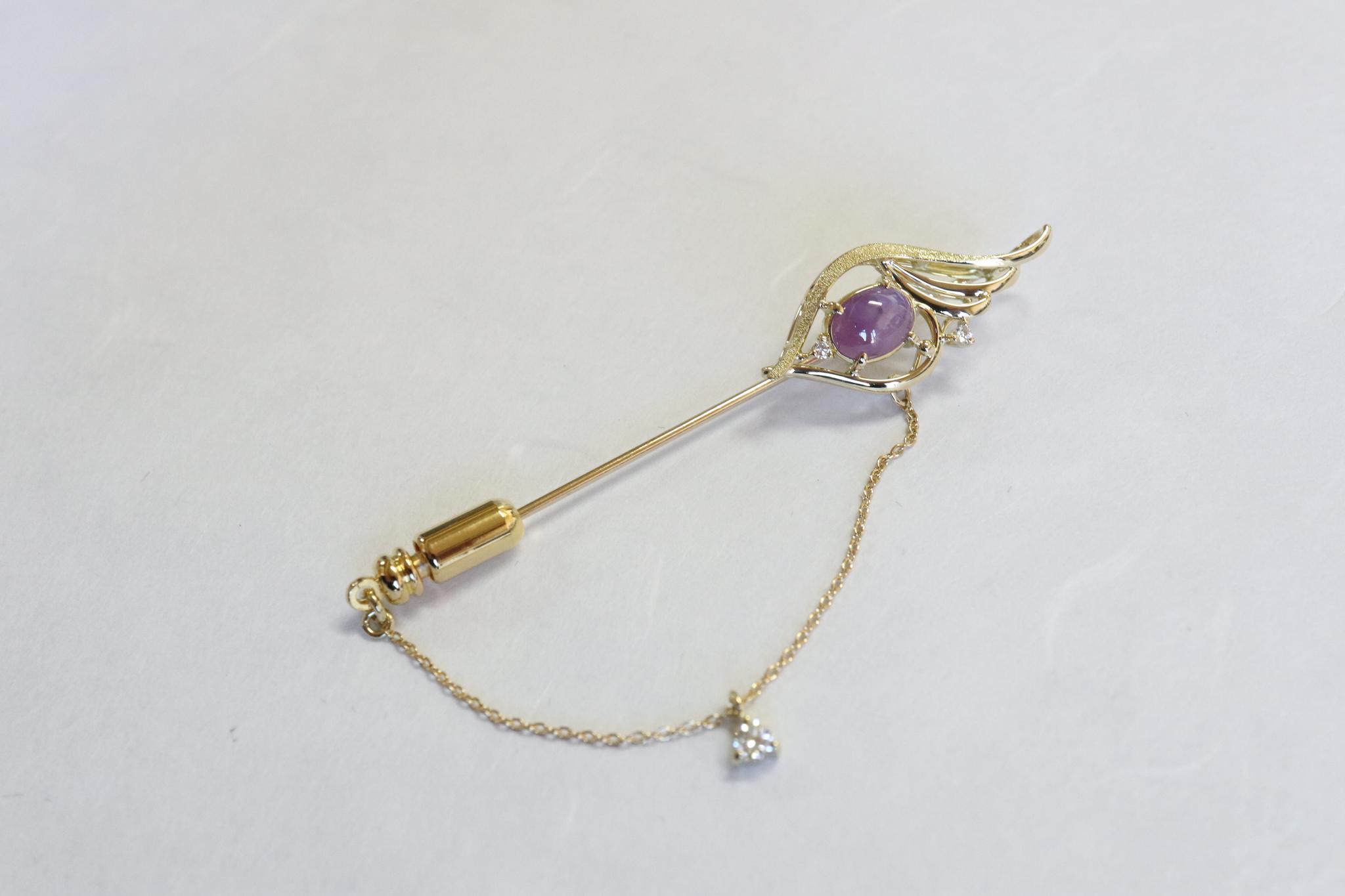 パープルスターサファイア１．２４５カラット　「翼」デザイン　ピンブローチ　K18イエローゴールド　ダイヤモンド入り | 7枚目