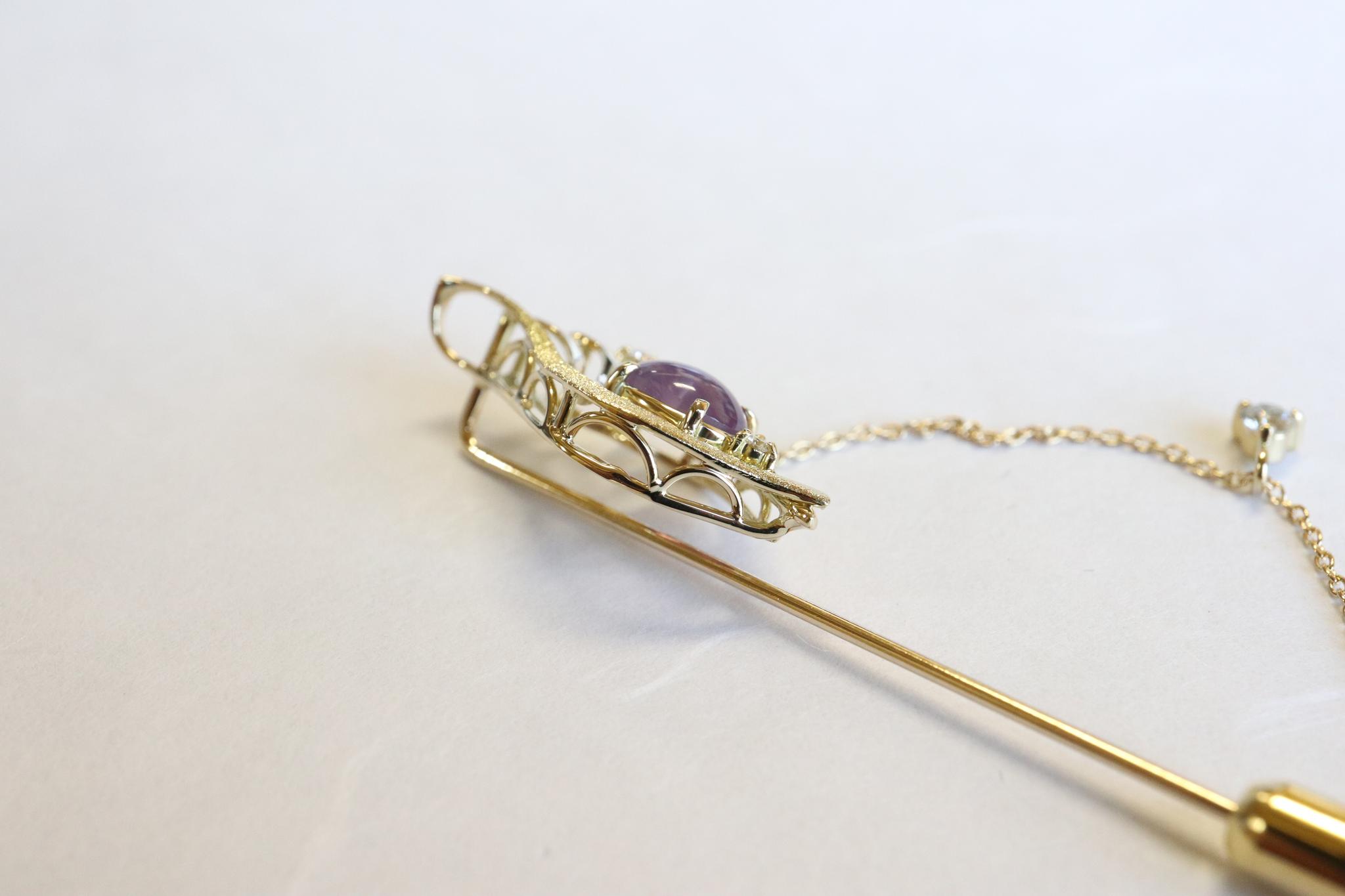 パープルスターサファイア１．２４５カラット　「翼」デザイン　ピンブローチ　K18イエローゴールド　ダイヤモンド入り | 10枚目